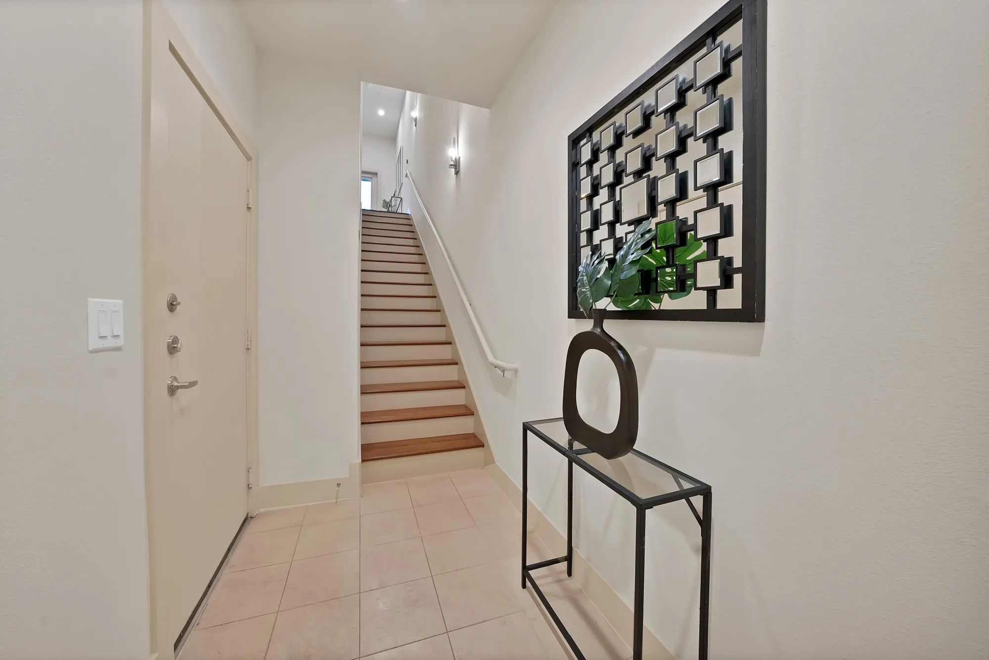 Condominium For Sale in Dallas County , 4111 Newton Avenue 38, Dallas, Texas 75219, 2 Bedroom, 3 Bathroom, 2 Garage spaces, 1,842 Sqft, built in 2007, mls#21317295, Real Estate Agent in Dallas, Homes For Sale in Dallas county, Homes For Sale in Dallas, Realtor in Dallas Texas, Real Estate Brokerage Independent Realty Texas, Luminita Cordes Realtor