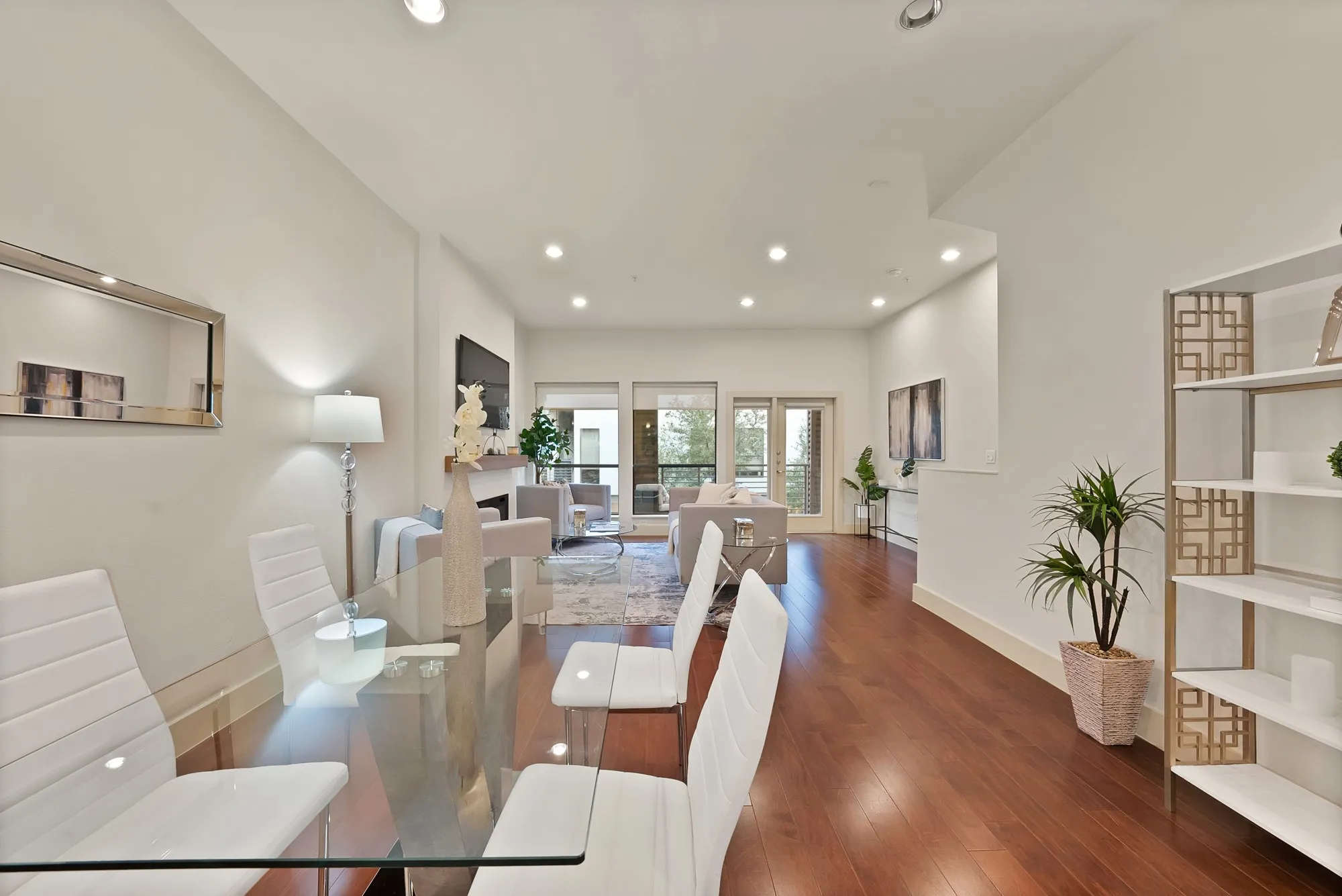 Condominium For Sale in Dallas County , 4111 Newton Avenue 38, Dallas, Texas 75219, 2 Bedroom, 3 Bathroom, 2 Garage spaces, 1,842 Sqft, built in 2007, mls#21317295, Real Estate Agent in Dallas, Homes For Sale in Dallas county, Homes For Sale in Dallas, Realtor in Dallas Texas, Real Estate Brokerage Independent Realty Texas, Luminita Cordes Realtor