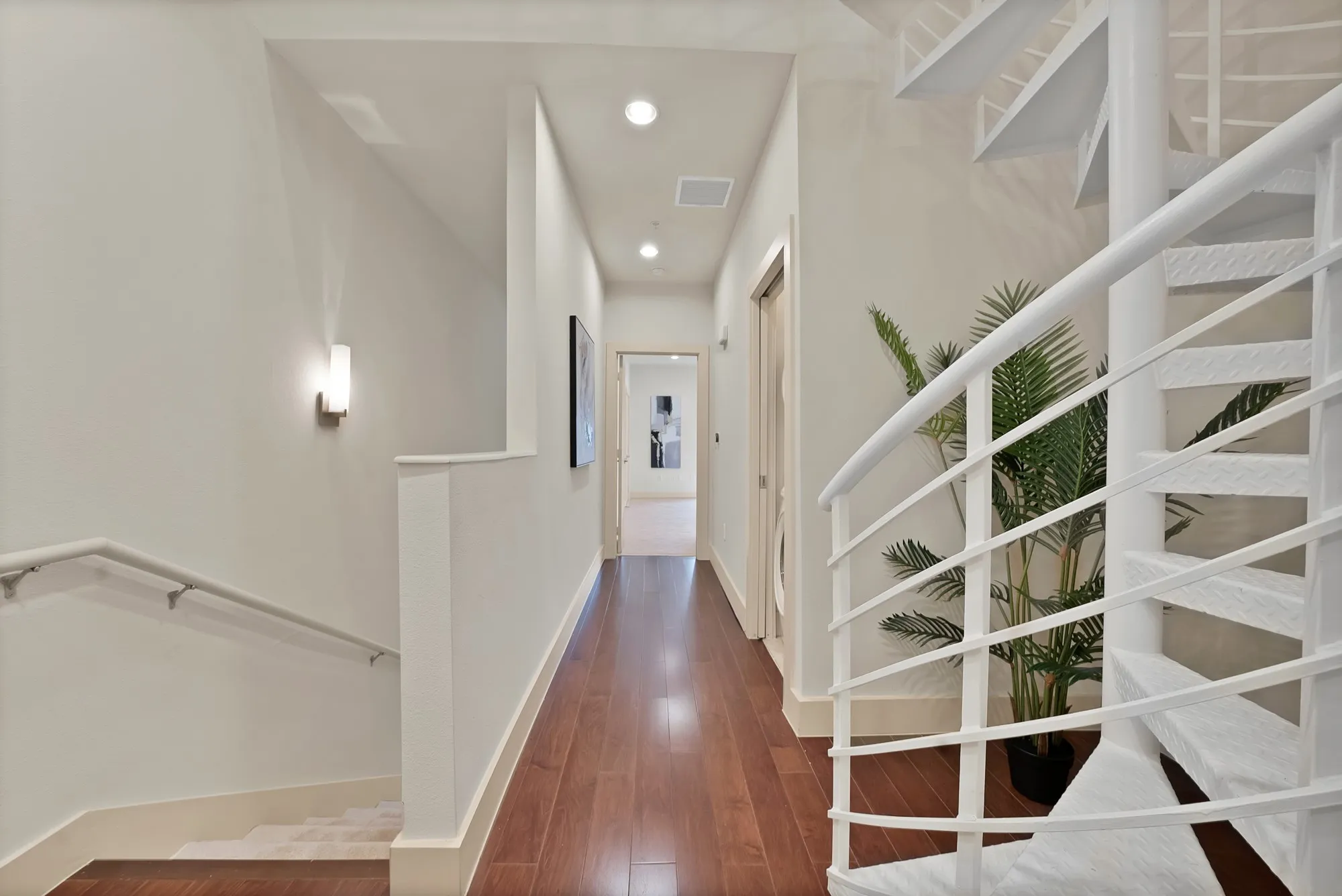 Condominium For Sale in Dallas County , 4111 Newton Avenue 38, Dallas, Texas 75219, 2 Bedroom, 3 Bathroom, 2 Garage spaces, 1,842 Sqft, built in 2007, mls#21317295, Real Estate Agent in Dallas, Homes For Sale in Dallas county, Homes For Sale in Dallas, Realtor in Dallas Texas, Real Estate Brokerage Independent Realty Texas, Luminita Cordes Realtor
