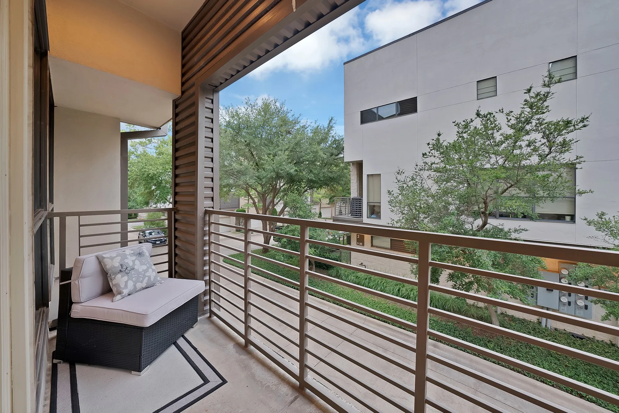 Condominium For Sale in Dallas County , 4111 Newton Avenue 38, Dallas, Texas 75219, 2 Bedroom, 3 Bathroom, 2 Garage spaces, 1,842 Sqft, built in 2007, mls#21317295, Real Estate Agent in Dallas, Homes For Sale in Dallas county, Homes For Sale in Dallas, Realtor in Dallas Texas, Real Estate Brokerage Independent Realty Texas, Luminita Cordes Realtor