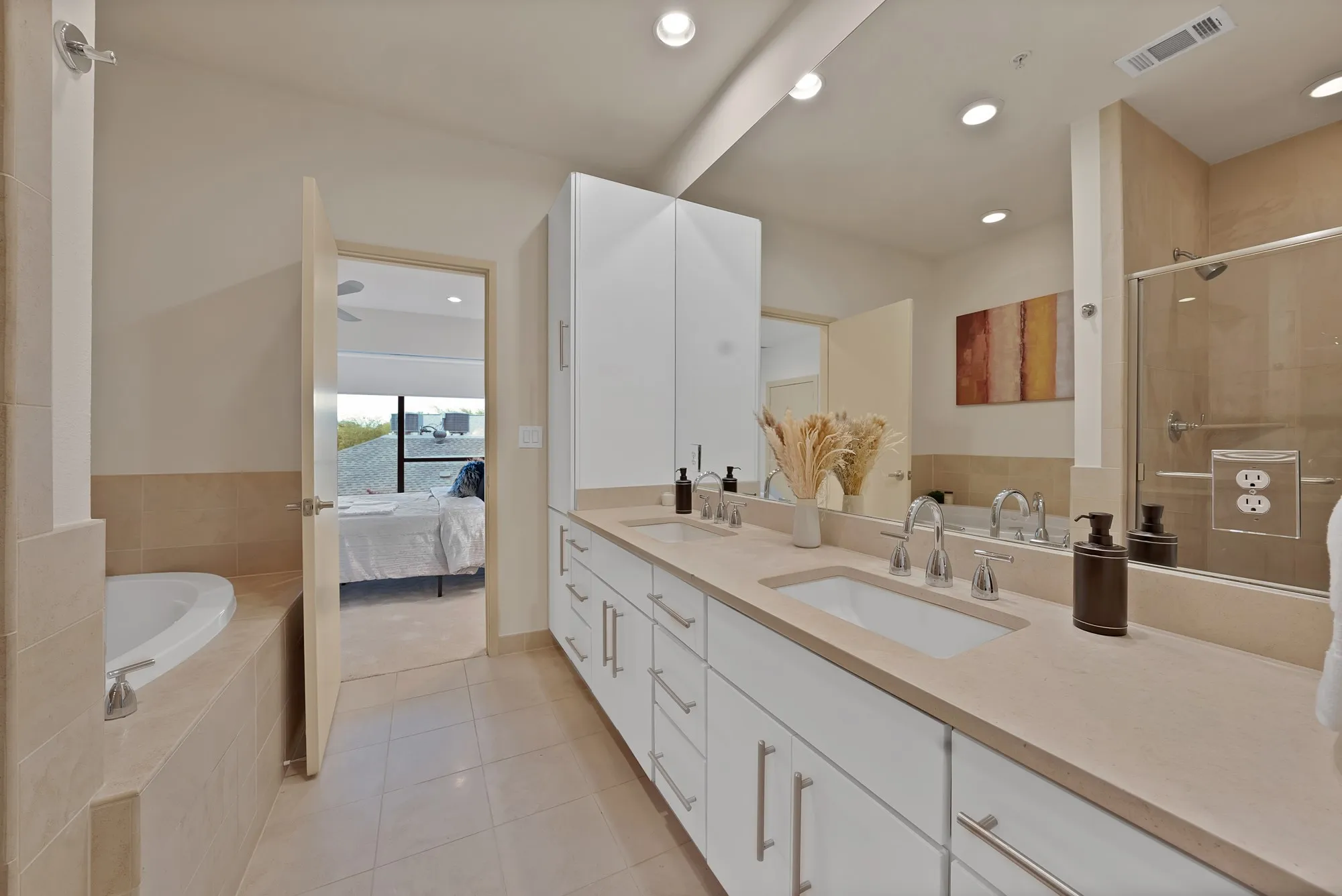 Condominium For Sale in Dallas County , 4111 Newton Avenue 38, Dallas, Texas 75219, 2 Bedroom, 3 Bathroom, 2 Garage spaces, 1,842 Sqft, built in 2007, mls#21317295, Real Estate Agent in Dallas, Homes For Sale in Dallas county, Homes For Sale in Dallas, Realtor in Dallas Texas, Real Estate Brokerage Independent Realty Texas, Luminita Cordes Realtor