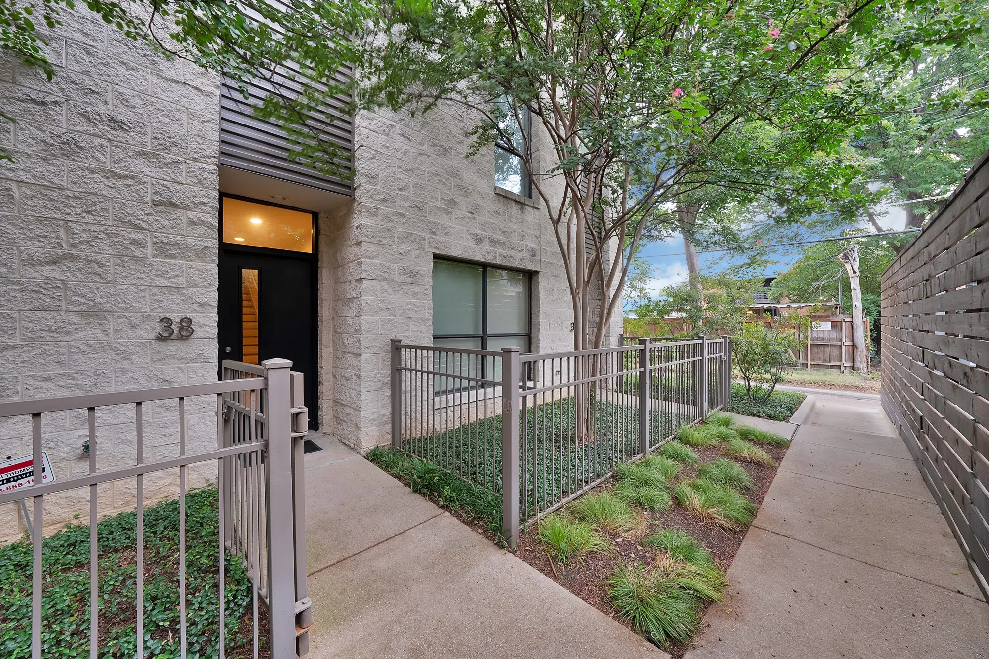 Condominium For Sale in Dallas County , 4111 Newton Avenue 38, Dallas, Texas 75219, 2 Bedroom, 3 Bathroom, 2 Garage spaces, 1,842 Sqft, built in 2007, mls#21317295, Real Estate Agent in Dallas, Homes For Sale in Dallas county, Homes For Sale in Dallas, Realtor in Dallas Texas, Real Estate Brokerage Independent Realty Texas, Luminita Cordes Realtor