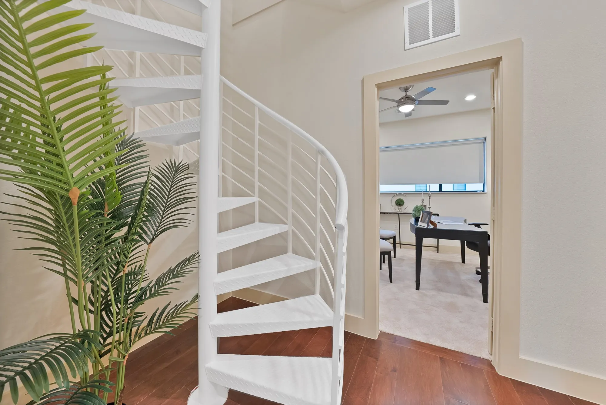 Condominium For Sale in Dallas County , 4111 Newton Avenue 38, Dallas, Texas 75219, 2 Bedroom, 3 Bathroom, 2 Garage spaces, 1,842 Sqft, built in 2007, mls#21317295, Real Estate Agent in Dallas, Homes For Sale in Dallas county, Homes For Sale in Dallas, Realtor in Dallas Texas, Real Estate Brokerage Independent Realty Texas, Luminita Cordes Realtor