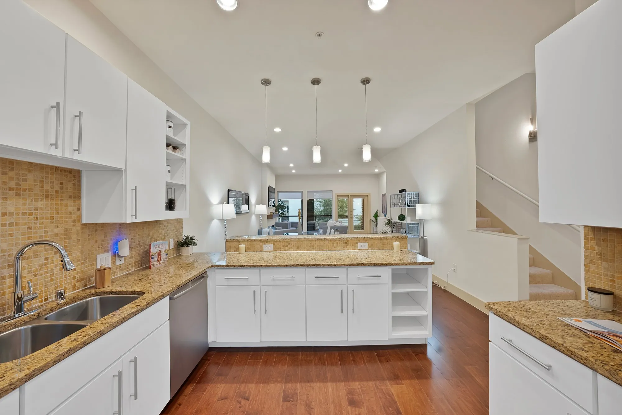 Condominium For Sale in Dallas County , 4111 Newton Avenue 38, Dallas, Texas 75219, 2 Bedroom, 3 Bathroom, 2 Garage spaces, 1,842 Sqft, built in 2007, mls#21317295, Real Estate Agent in Dallas, Homes For Sale in Dallas county, Homes For Sale in Dallas, Realtor in Dallas Texas, Real Estate Brokerage Independent Realty Texas, Luminita Cordes Realtor