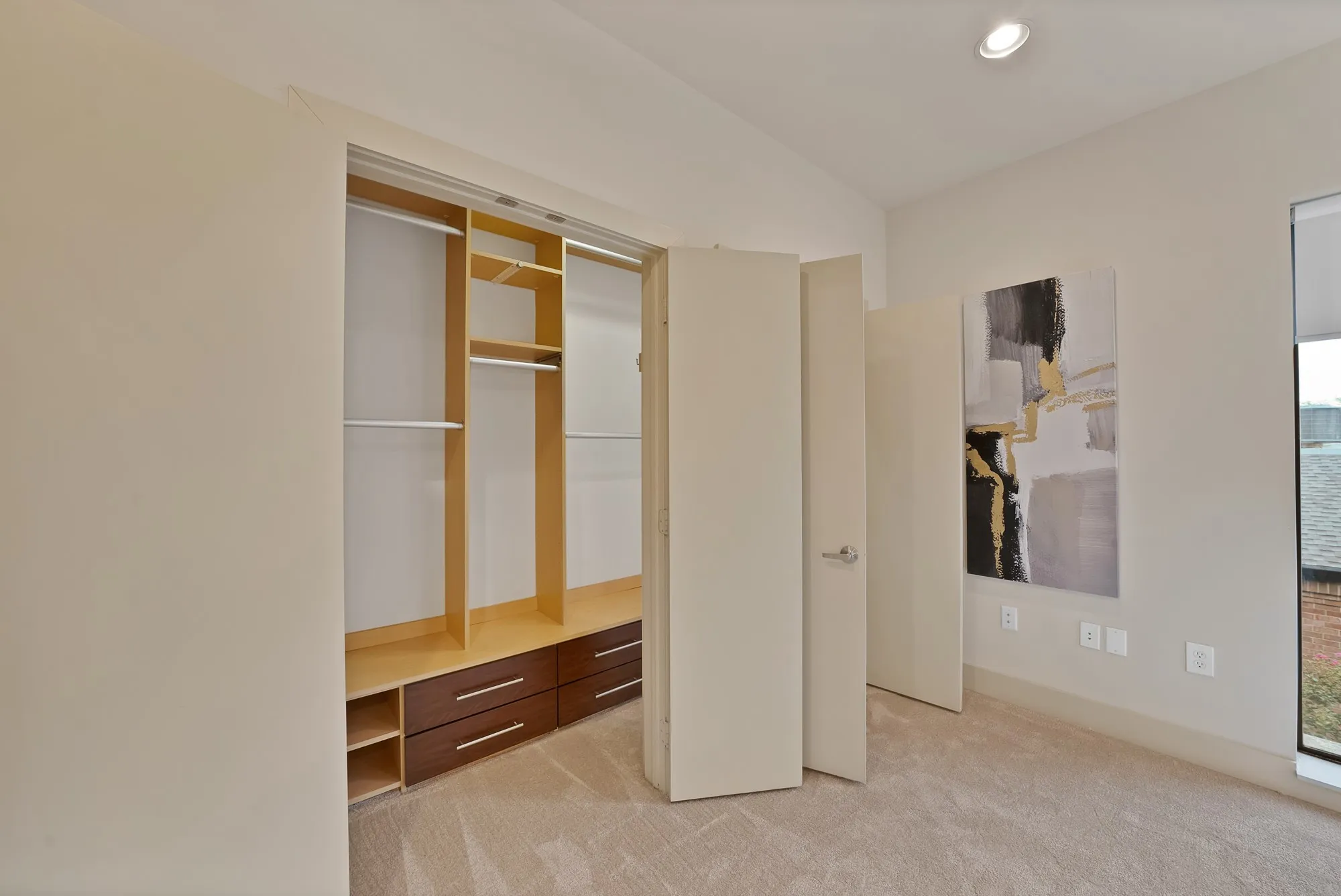 Condominium For Sale in Dallas County , 4111 Newton Avenue 38, Dallas, Texas 75219, 2 Bedroom, 3 Bathroom, 2 Garage spaces, 1,842 Sqft, built in 2007, mls#21317295, Real Estate Agent in Dallas, Homes For Sale in Dallas county, Homes For Sale in Dallas, Realtor in Dallas Texas, Real Estate Brokerage Independent Realty Texas, Luminita Cordes Realtor