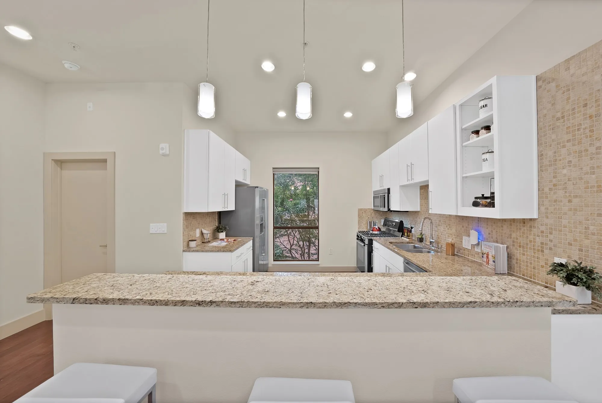 Condominium For Sale in Dallas County , 4111 Newton Avenue 38, Dallas, Texas 75219, 2 Bedroom, 3 Bathroom, 2 Garage spaces, 1,842 Sqft, built in 2007, mls#21317295, Real Estate Agent in Dallas, Homes For Sale in Dallas county, Homes For Sale in Dallas, Realtor in Dallas Texas, Real Estate Brokerage Independent Realty Texas, Luminita Cordes Realtor