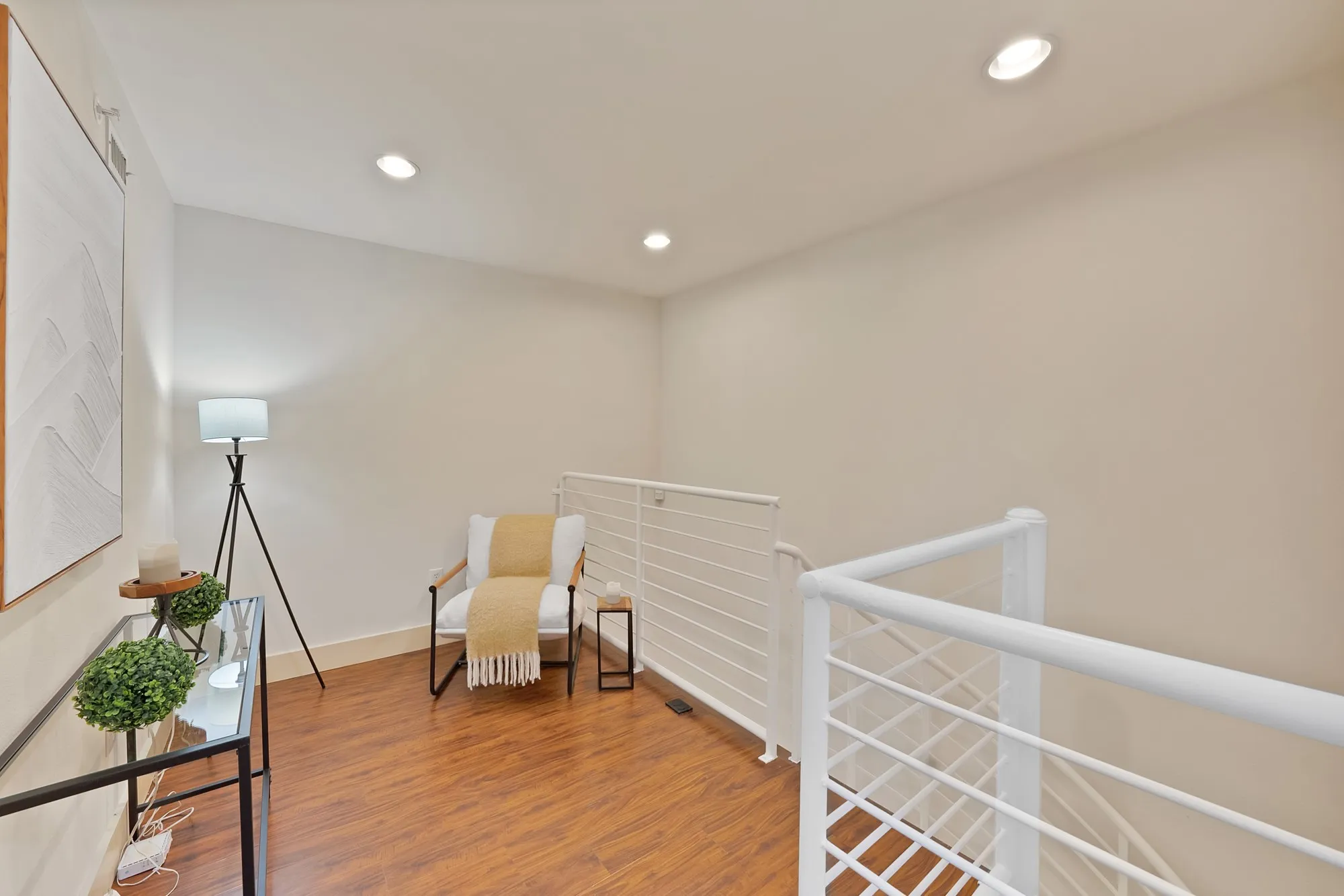 Condominium For Sale in Dallas County , 4111 Newton Avenue 38, Dallas, Texas 75219, 2 Bedroom, 3 Bathroom, 2 Garage spaces, 1,842 Sqft, built in 2007, mls#21317295, Real Estate Agent in Dallas, Homes For Sale in Dallas county, Homes For Sale in Dallas, Realtor in Dallas Texas, Real Estate Brokerage Independent Realty Texas, Luminita Cordes Realtor