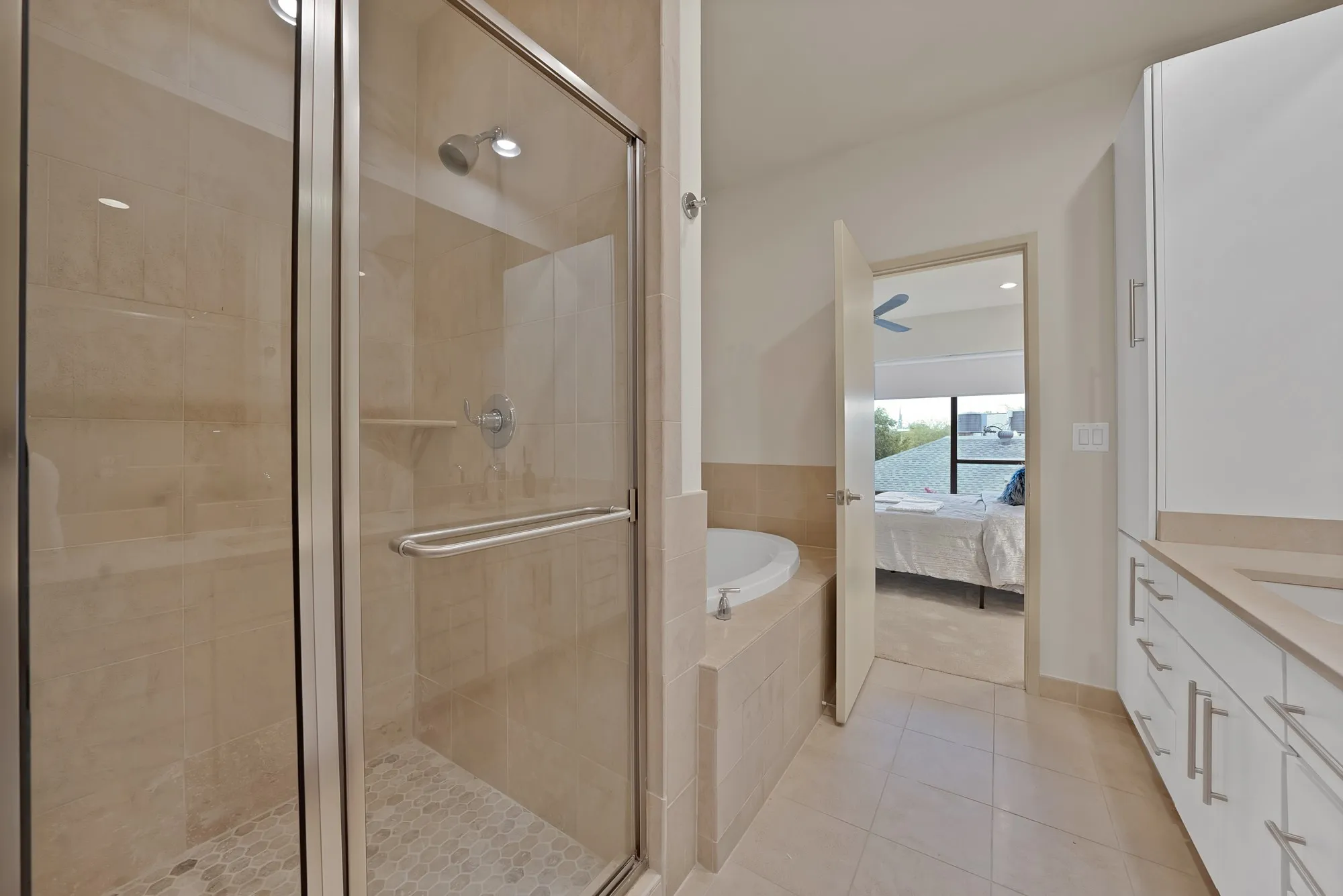 Condominium For Sale in Dallas County , 4111 Newton Avenue 38, Dallas, Texas 75219, 2 Bedroom, 3 Bathroom, 2 Garage spaces, 1,842 Sqft, built in 2007, mls#21317295, Real Estate Agent in Dallas, Homes For Sale in Dallas county, Homes For Sale in Dallas, Realtor in Dallas Texas, Real Estate Brokerage Independent Realty Texas, Luminita Cordes Realtor