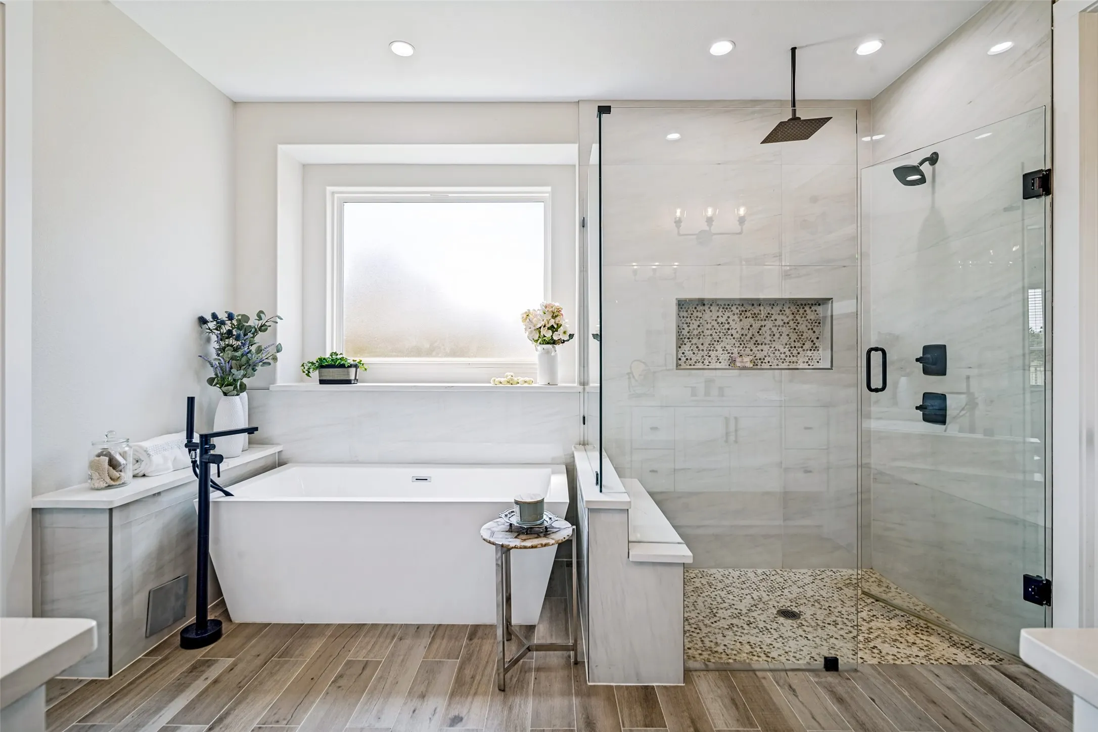 Spa-inspired primary bath