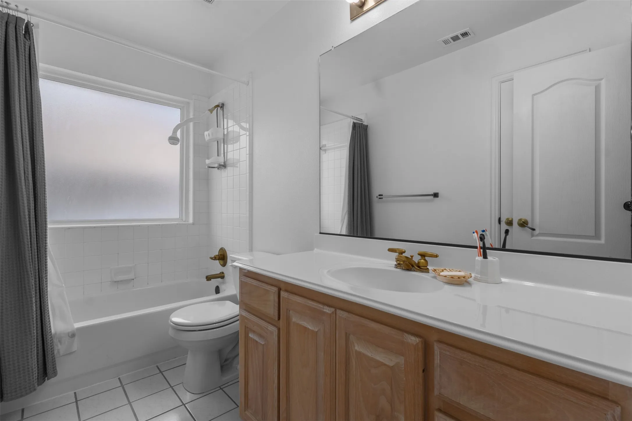 Single Family Residence For Sale in Dallas County , 332 Kahala Drive, Dallas, Texas 75218, 4 Bedroom, 3 Bathroom, 2 Garage spaces, 3,089 Sqft, built in 1997, mls#21326031, Real Estate Agent in Dallas, Homes For Sale in Dallas county, Homes For Sale in Dallas, Realtor in Dallas Texas, Real Estate Brokerage Independent Realty Texas, Luminita Cordes Realtor