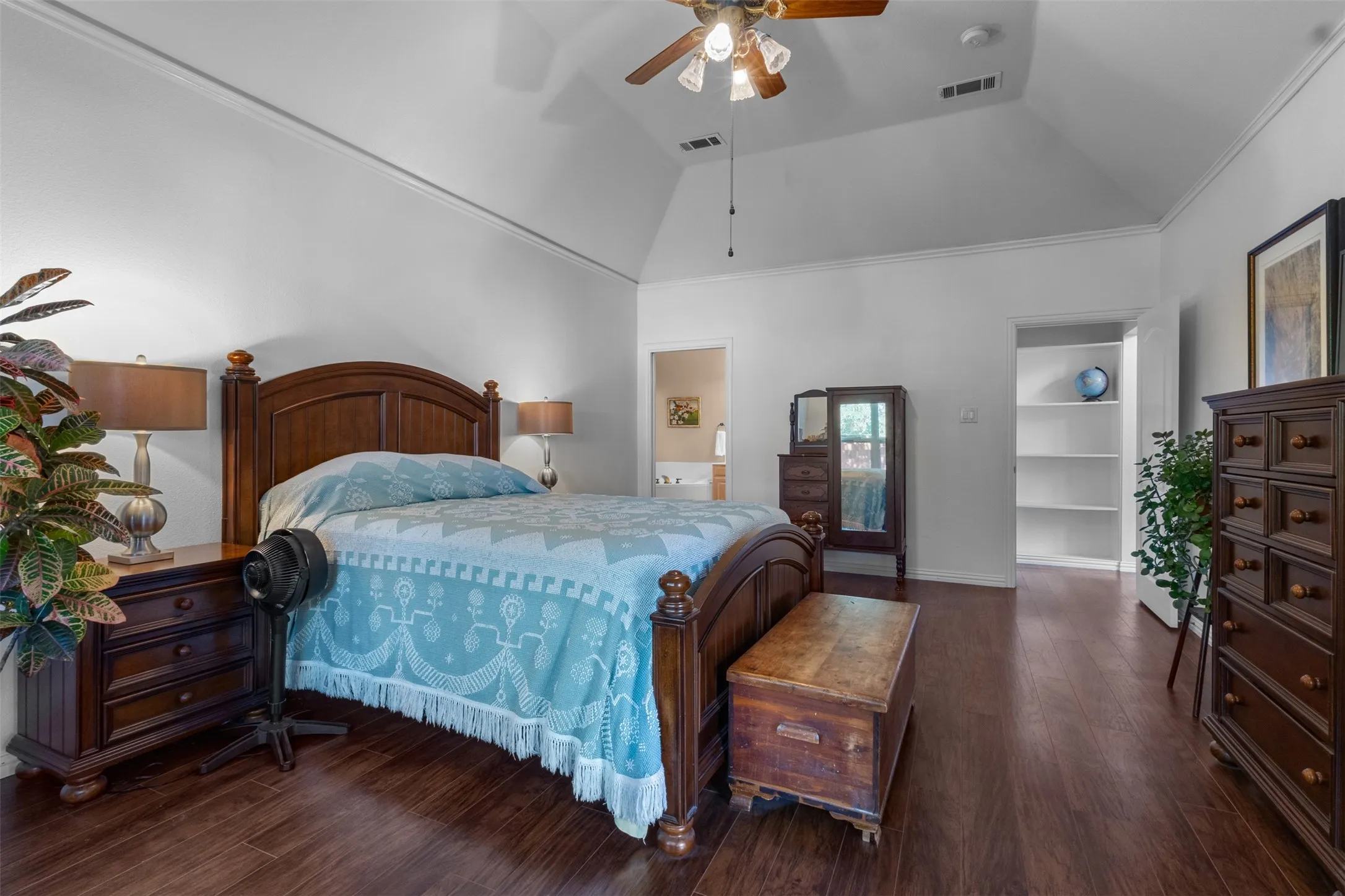 Single Family Residence For Sale in Dallas County , 332 Kahala Drive, Dallas, Texas 75218, 4 Bedroom, 3 Bathroom, 2 Garage spaces, 3,089 Sqft, built in 1997, mls#21326031, Real Estate Agent in Dallas, Homes For Sale in Dallas county, Homes For Sale in Dallas, Realtor in Dallas Texas, Real Estate Brokerage Independent Realty Texas, Luminita Cordes Realtor