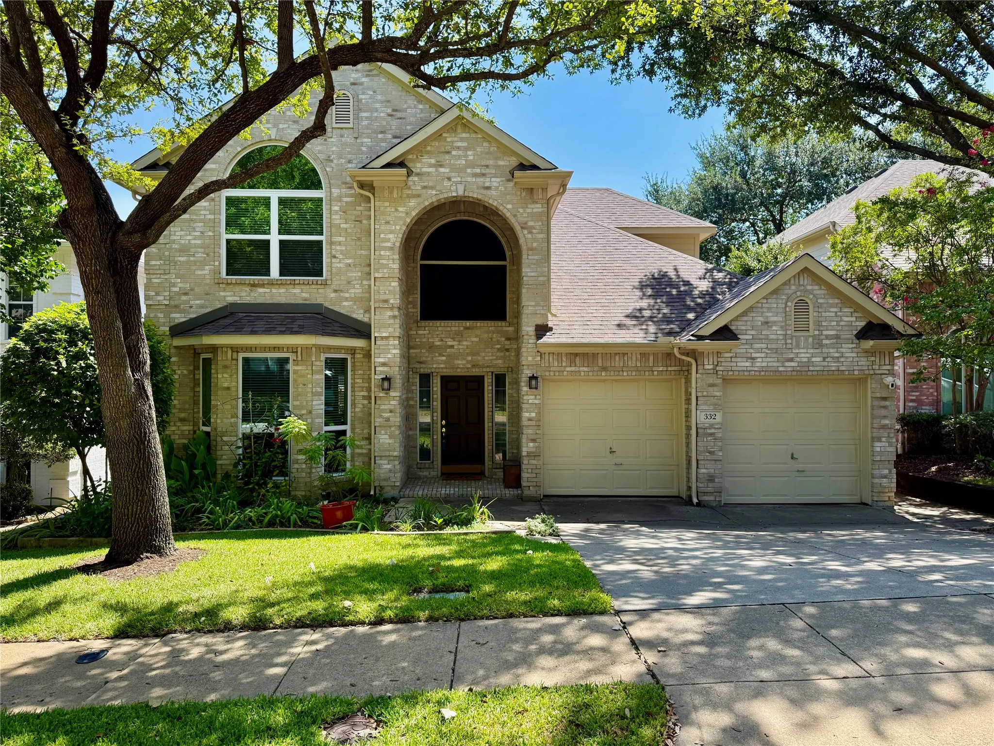 Single Family Residence For Sale in Dallas County , 332 Kahala Drive, Dallas, Texas 75218, 4 Bedroom, 3 Bathroom, 2 Garage spaces, 3,089 Sqft, built in 1997, mls#21326031, Real Estate Agent in Dallas, Homes For Sale in Dallas county, Homes For Sale in Dallas, Realtor in Dallas Texas, Real Estate Brokerage Independent Realty Texas, Luminita Cordes Realtor