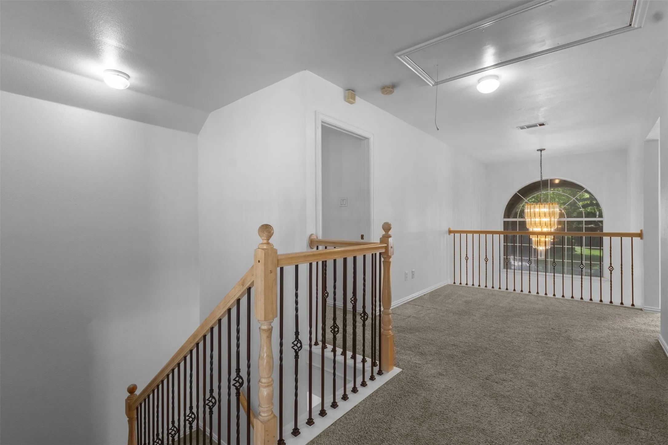 Single Family Residence For Sale in Dallas County , 332 Kahala Drive, Dallas, Texas 75218, 4 Bedroom, 3 Bathroom, 2 Garage spaces, 3,089 Sqft, built in 1997, mls#21326031, Real Estate Agent in Dallas, Homes For Sale in Dallas county, Homes For Sale in Dallas, Realtor in Dallas Texas, Real Estate Brokerage Independent Realty Texas, Luminita Cordes Realtor
