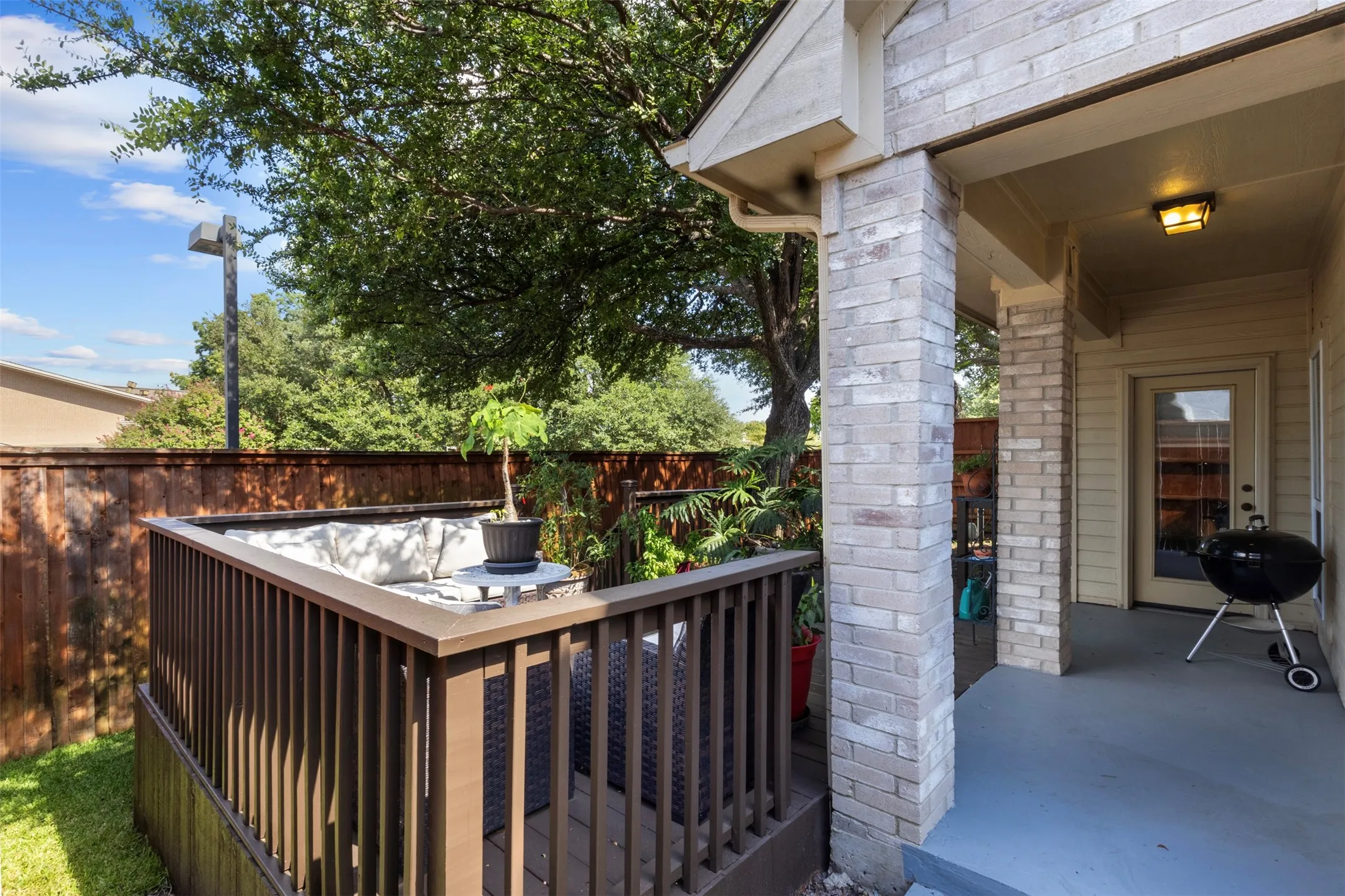 Single Family Residence For Sale in Dallas County , 332 Kahala Drive, Dallas, Texas 75218, 4 Bedroom, 3 Bathroom, 2 Garage spaces, 3,089 Sqft, built in 1997, mls#21326031, Real Estate Agent in Dallas, Homes For Sale in Dallas county, Homes For Sale in Dallas, Realtor in Dallas Texas, Real Estate Brokerage Independent Realty Texas, Luminita Cordes Realtor