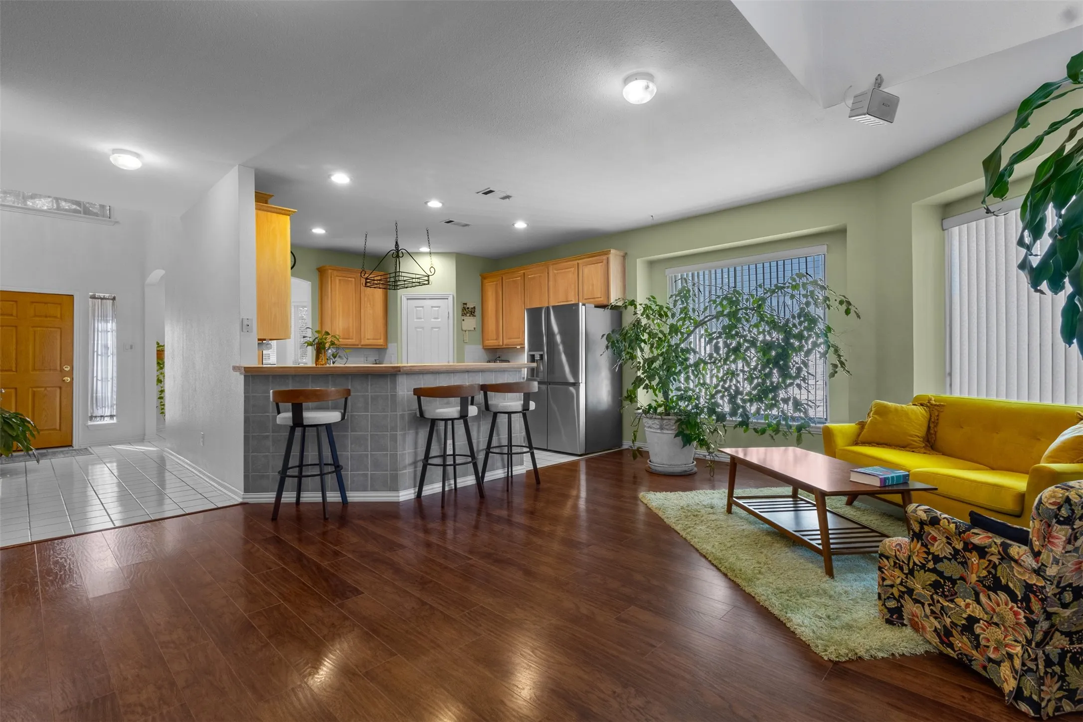Single Family Residence For Sale in Dallas County , 332 Kahala Drive, Dallas, Texas 75218, 4 Bedroom, 3 Bathroom, 2 Garage spaces, 3,089 Sqft, built in 1997, mls#21326031, Real Estate Agent in Dallas, Homes For Sale in Dallas county, Homes For Sale in Dallas, Realtor in Dallas Texas, Real Estate Brokerage Independent Realty Texas, Luminita Cordes Realtor