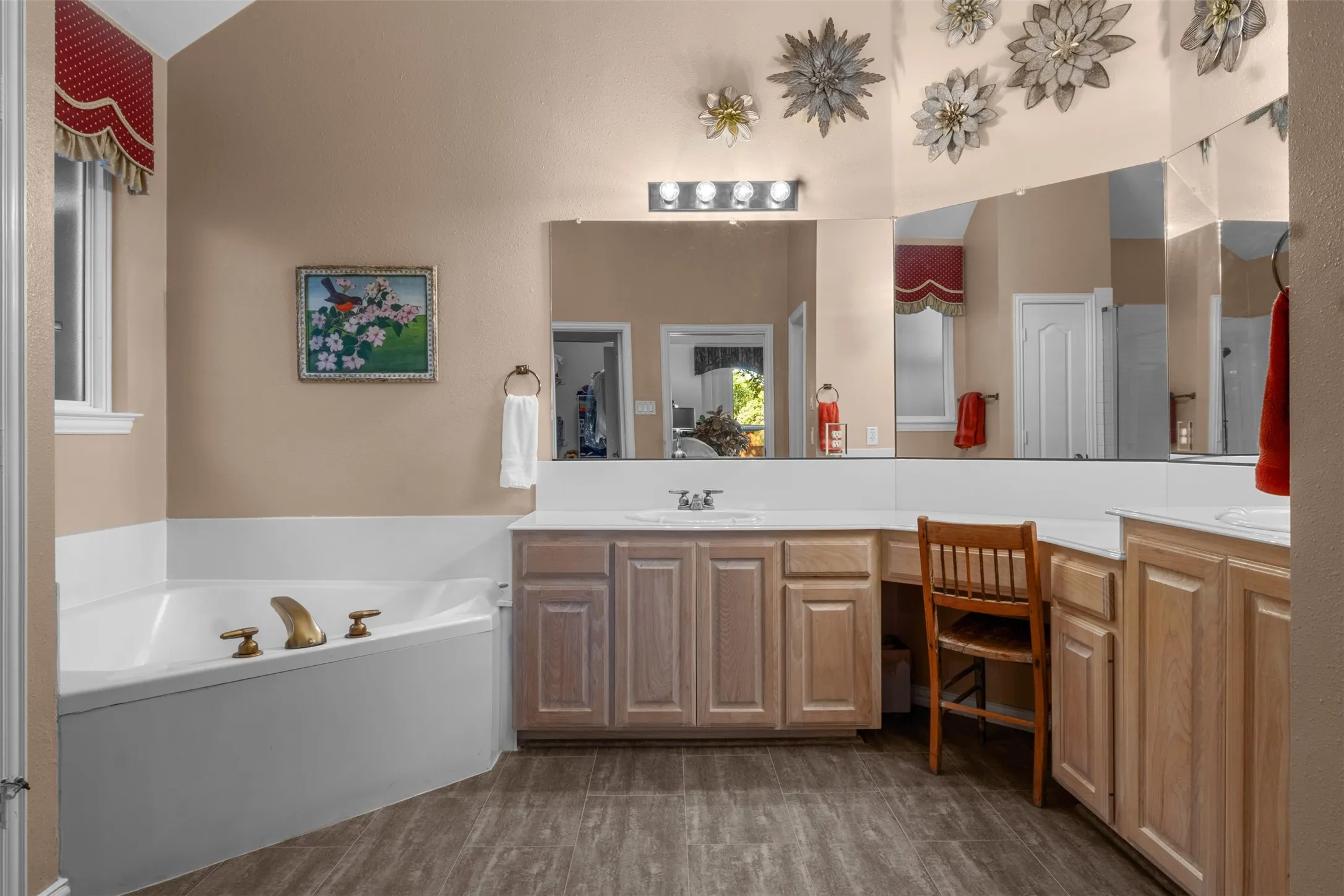 Single Family Residence For Sale in Dallas County , 332 Kahala Drive, Dallas, Texas 75218, 4 Bedroom, 3 Bathroom, 2 Garage spaces, 3,089 Sqft, built in 1997, mls#21326031, Real Estate Agent in Dallas, Homes For Sale in Dallas county, Homes For Sale in Dallas, Realtor in Dallas Texas, Real Estate Brokerage Independent Realty Texas, Luminita Cordes Realtor