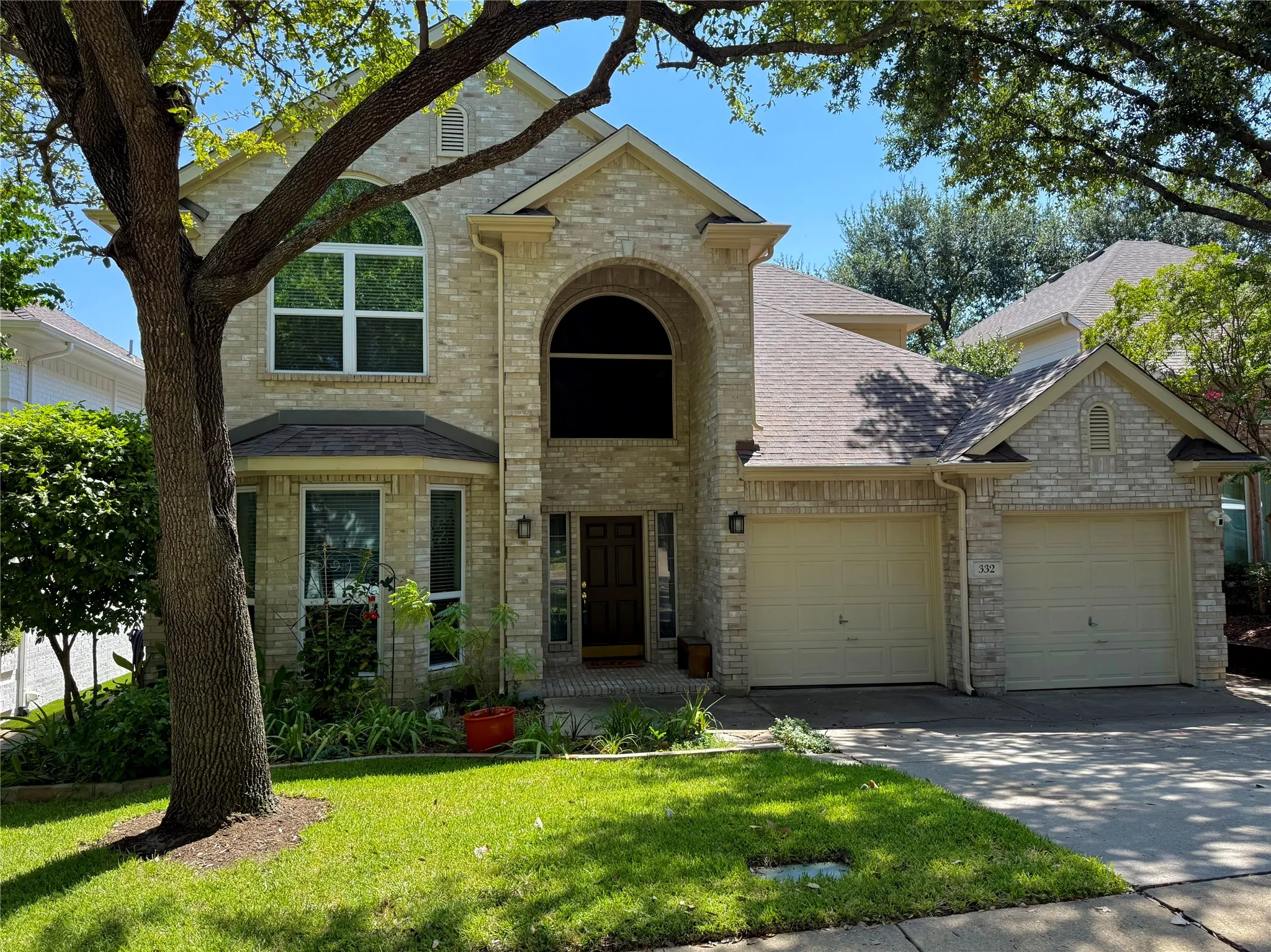 Single Family Residence For Sale in Dallas County , 332 Kahala Drive, Dallas, Texas 75218, 4 Bedroom, 3 Bathroom, 2 Garage spaces, 3,089 Sqft, built in 1997, mls#21326031, Real Estate Agent in Dallas, Homes For Sale in Dallas county, Homes For Sale in Dallas, Realtor in Dallas Texas, Real Estate Brokerage Independent Realty Texas, Luminita Cordes Realtor
