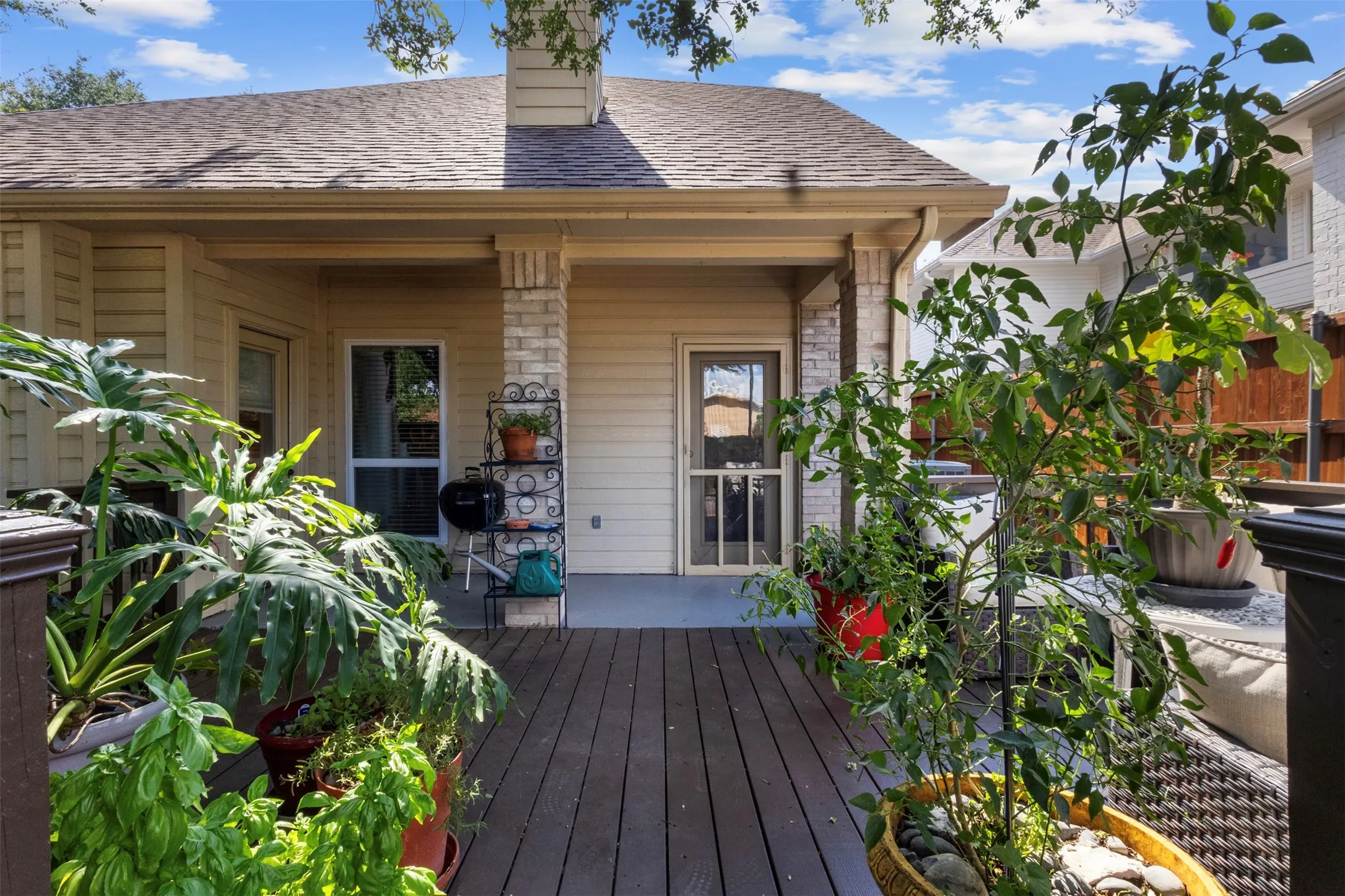 Single Family Residence For Sale in Dallas County , 332 Kahala Drive, Dallas, Texas 75218, 4 Bedroom, 3 Bathroom, 2 Garage spaces, 3,089 Sqft, built in 1997, mls#21326031, Real Estate Agent in Dallas, Homes For Sale in Dallas county, Homes For Sale in Dallas, Realtor in Dallas Texas, Real Estate Brokerage Independent Realty Texas, Luminita Cordes Realtor