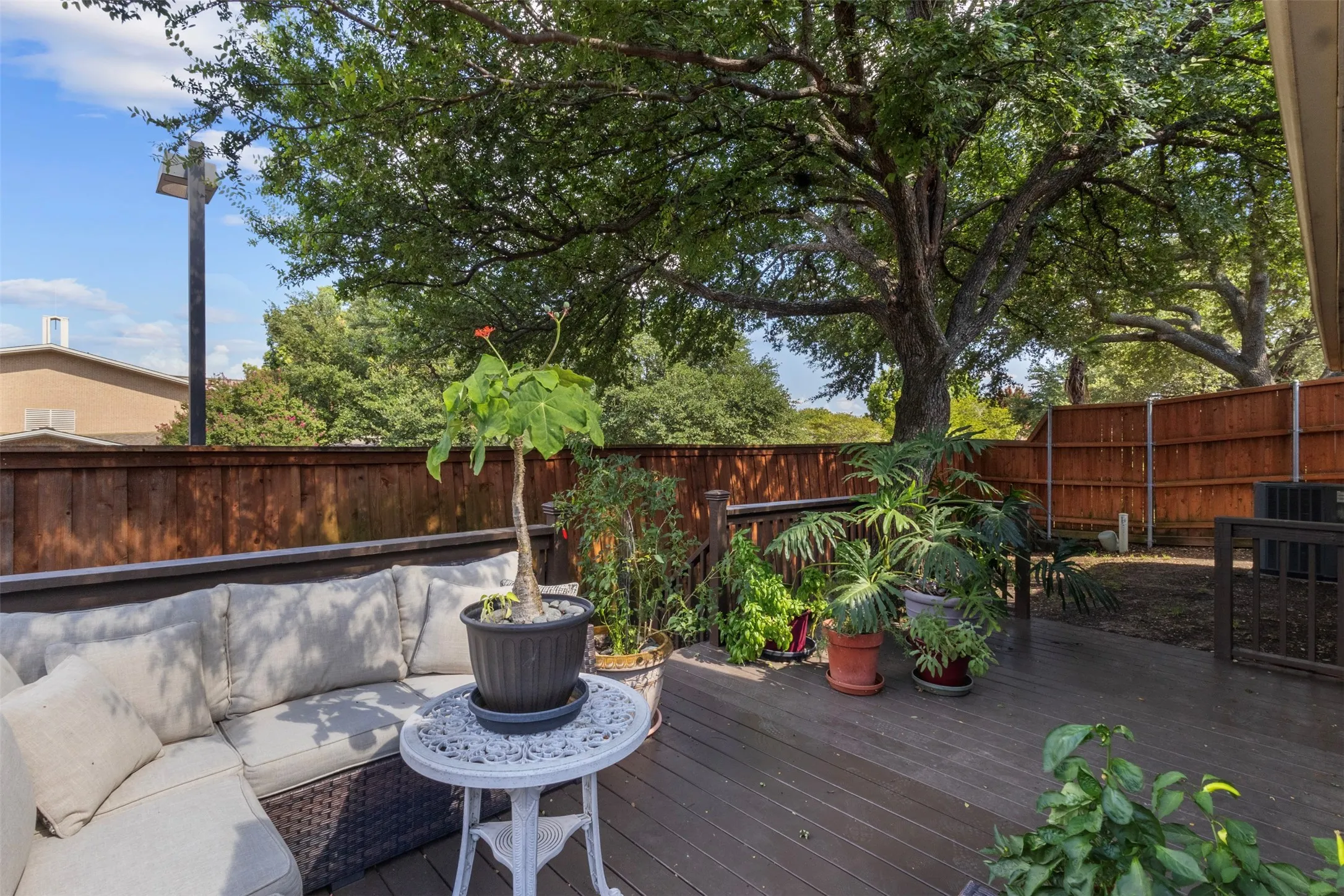 Single Family Residence For Sale in Dallas County , 332 Kahala Drive, Dallas, Texas 75218, 4 Bedroom, 3 Bathroom, 2 Garage spaces, 3,089 Sqft, built in 1997, mls#21326031, Real Estate Agent in Dallas, Homes For Sale in Dallas county, Homes For Sale in Dallas, Realtor in Dallas Texas, Real Estate Brokerage Independent Realty Texas, Luminita Cordes Realtor