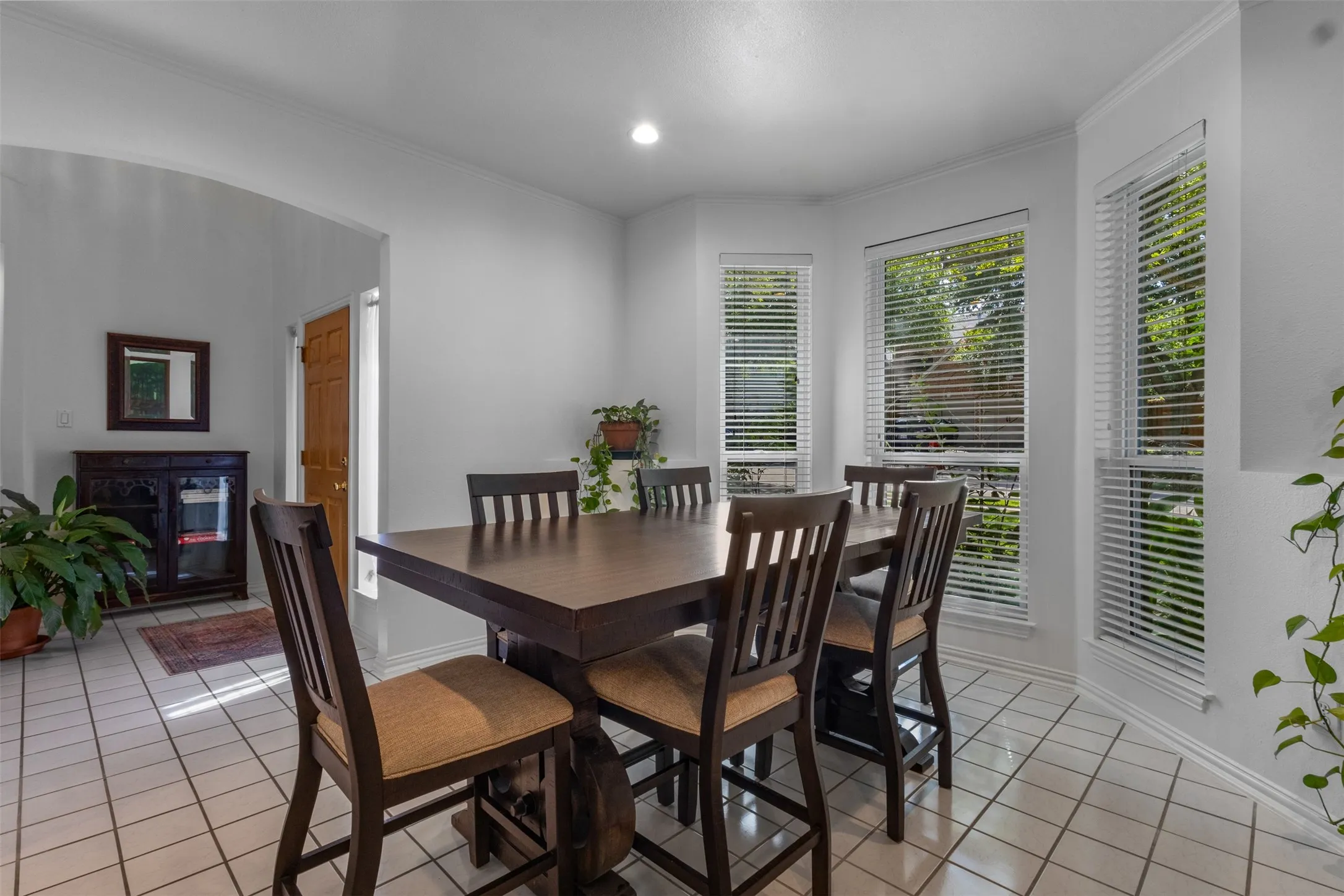 Single Family Residence For Sale in Dallas County , 332 Kahala Drive, Dallas, Texas 75218, 4 Bedroom, 3 Bathroom, 2 Garage spaces, 3,089 Sqft, built in 1997, mls#21326031, Real Estate Agent in Dallas, Homes For Sale in Dallas county, Homes For Sale in Dallas, Realtor in Dallas Texas, Real Estate Brokerage Independent Realty Texas, Luminita Cordes Realtor