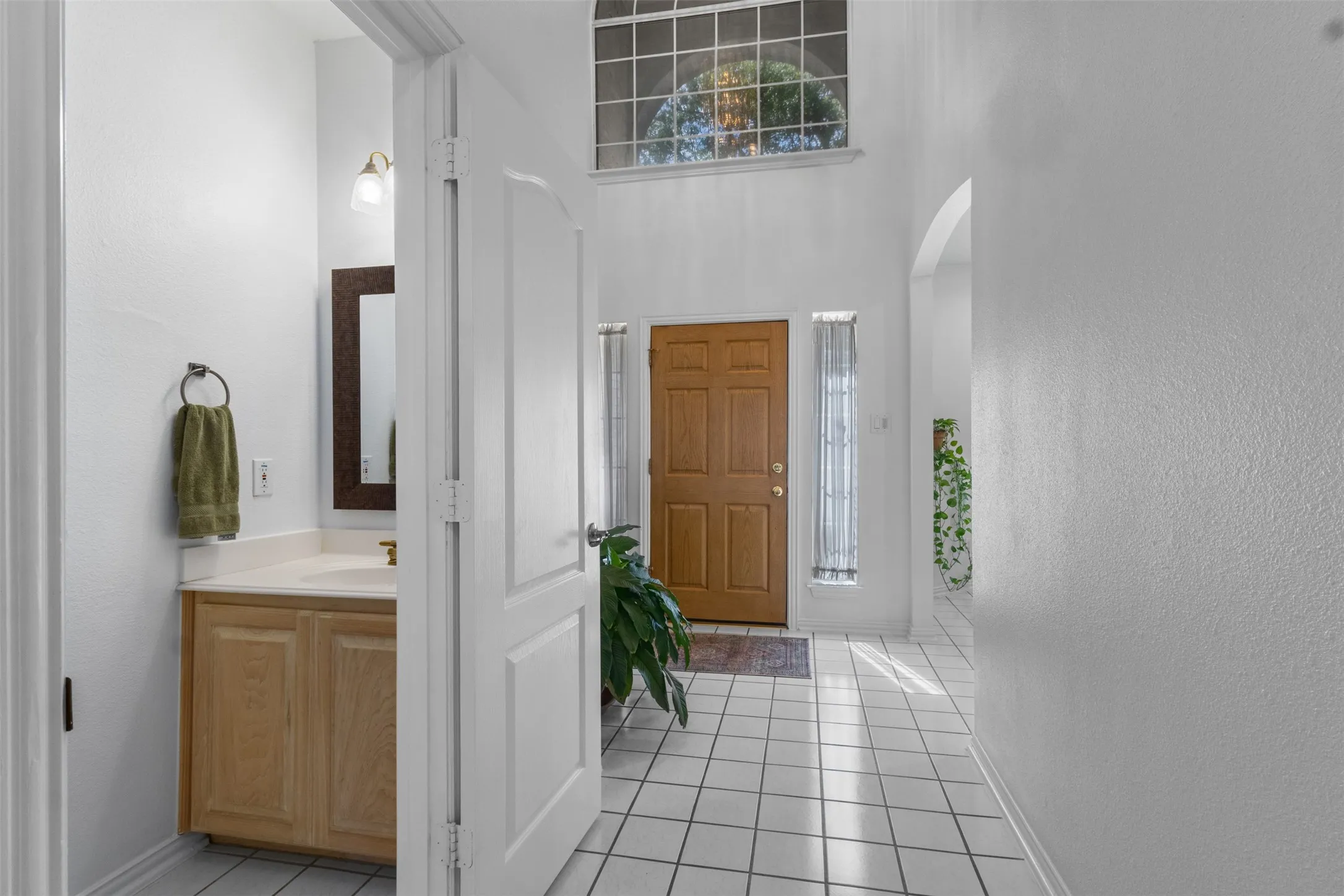 Single Family Residence For Sale in Dallas County , 332 Kahala Drive, Dallas, Texas 75218, 4 Bedroom, 3 Bathroom, 2 Garage spaces, 3,089 Sqft, built in 1997, mls#21326031, Real Estate Agent in Dallas, Homes For Sale in Dallas county, Homes For Sale in Dallas, Realtor in Dallas Texas, Real Estate Brokerage Independent Realty Texas, Luminita Cordes Realtor