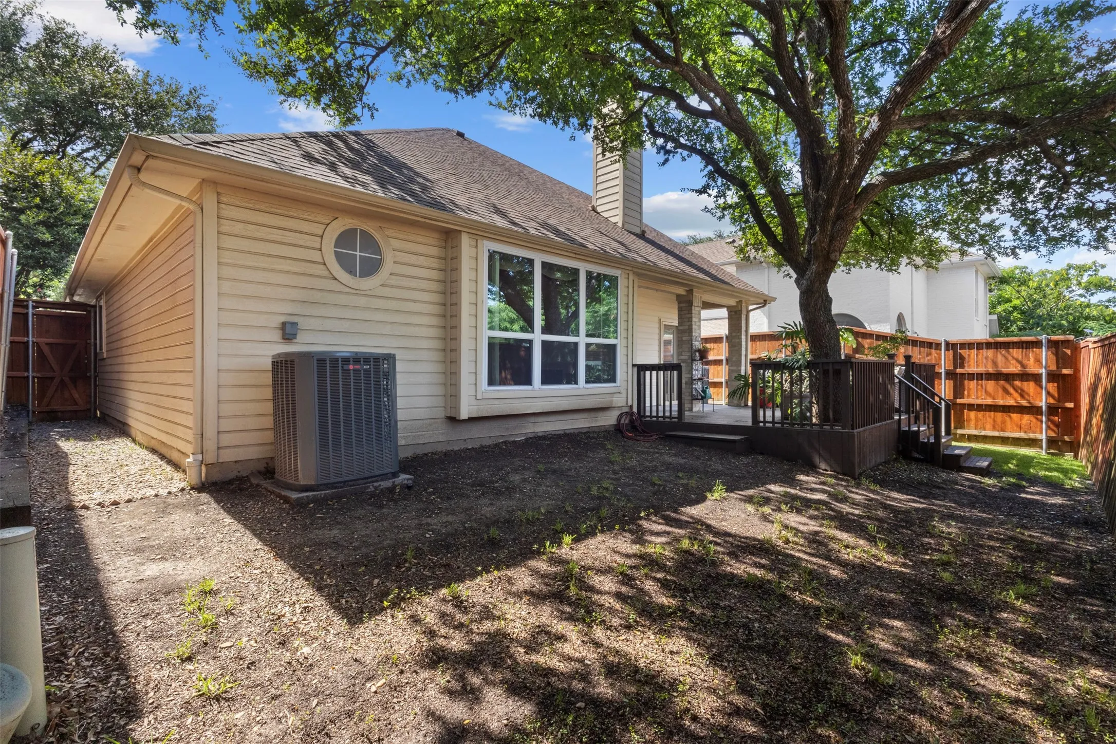 Single Family Residence For Sale in Dallas County , 332 Kahala Drive, Dallas, Texas 75218, 4 Bedroom, 3 Bathroom, 2 Garage spaces, 3,089 Sqft, built in 1997, mls#21326031, Real Estate Agent in Dallas, Homes For Sale in Dallas county, Homes For Sale in Dallas, Realtor in Dallas Texas, Real Estate Brokerage Independent Realty Texas, Luminita Cordes Realtor