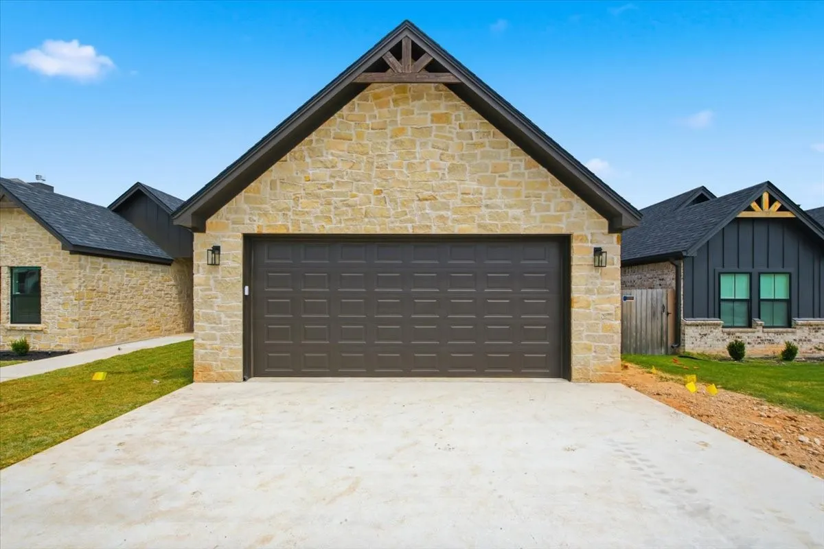 Single Family Residence For Sale in Mc Lennan County , 13015 Rainier Drive, Woodway, Texas 76712, 4 Bedroom, 3 Bathroom, 2 Garage spaces, 2,138 Sqft, built in 2026, mls#21326034, Real Estate Agent in Woodway, Homes For Sale in Mc Lennan county, Homes For Sale in Woodway, Realtor in Woodway Texas, Real Estate Brokerage Independent Realty Texas, Luminita Cordes Realtor