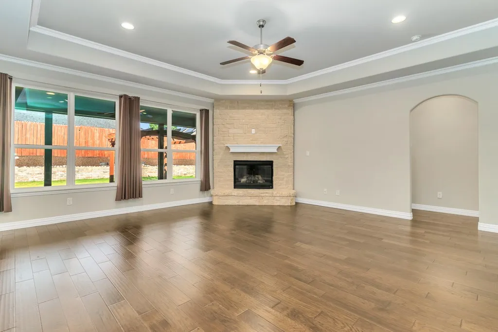Single Family Residence For Sale in Johnson County , 808 Chestnut Grove Drive, Cleburne, Texas 76033, 3 Bedroom, 2 Bathroom, 2 Garage spaces, 2,074 Sqft, built in 2017, mls#21325732, Real Estate Agent in Cleburne, Homes For Sale in Johnson county, Homes For Sale in Cleburne, Realtor in Cleburne Texas, Real Estate Brokerage Independent Realty Texas, Luminita Cordes Realtor
