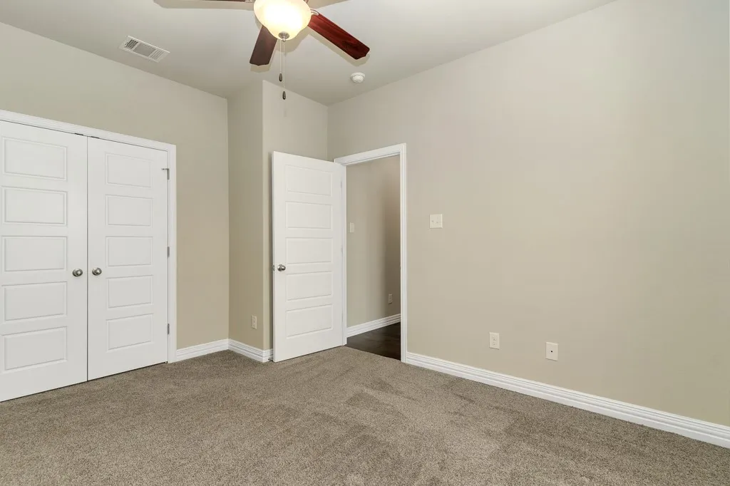 Single Family Residence For Sale in Johnson County , 808 Chestnut Grove Drive, Cleburne, Texas 76033, 3 Bedroom, 2 Bathroom, 2 Garage spaces, 2,074 Sqft, built in 2017, mls#21325732, Real Estate Agent in Cleburne, Homes For Sale in Johnson county, Homes For Sale in Cleburne, Realtor in Cleburne Texas, Real Estate Brokerage Independent Realty Texas, Luminita Cordes Realtor