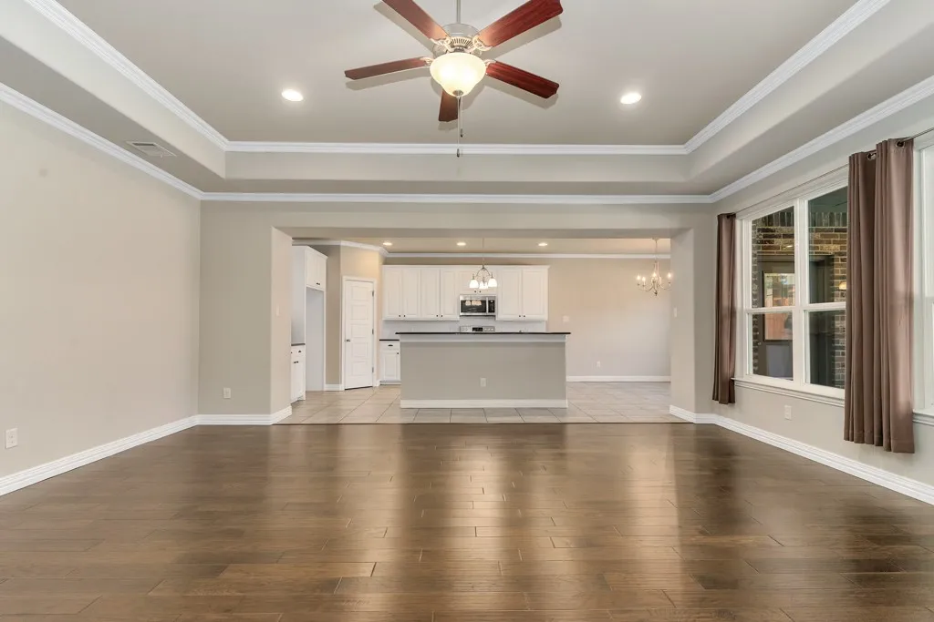 Single Family Residence For Sale in Johnson County , 808 Chestnut Grove Drive, Cleburne, Texas 76033, 3 Bedroom, 2 Bathroom, 2 Garage spaces, 2,074 Sqft, built in 2017, mls#21325732, Real Estate Agent in Cleburne, Homes For Sale in Johnson county, Homes For Sale in Cleburne, Realtor in Cleburne Texas, Real Estate Brokerage Independent Realty Texas, Luminita Cordes Realtor