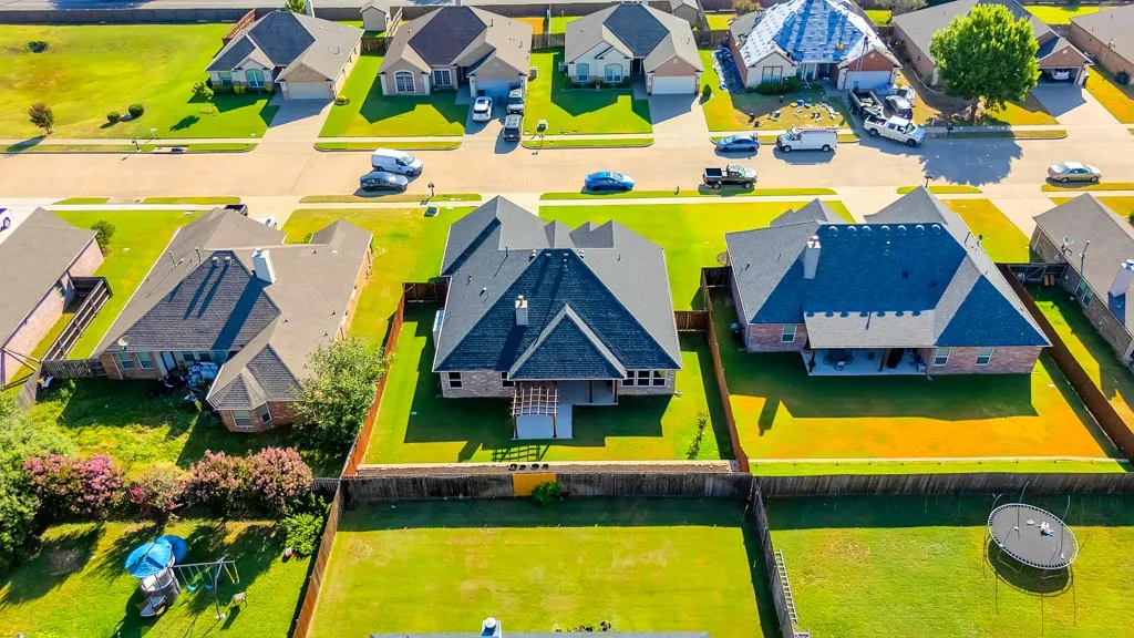 Single Family Residence For Sale in Johnson County , 808 Chestnut Grove Drive, Cleburne, Texas 76033, 3 Bedroom, 2 Bathroom, 2 Garage spaces, 2,074 Sqft, built in 2017, mls#21325732, Real Estate Agent in Cleburne, Homes For Sale in Johnson county, Homes For Sale in Cleburne, Realtor in Cleburne Texas, Real Estate Brokerage Independent Realty Texas, Luminita Cordes Realtor