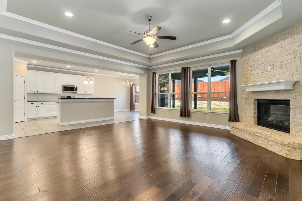 Single Family Residence For Sale in Johnson County , 808 Chestnut Grove Drive, Cleburne, Texas 76033, 3 Bedroom, 2 Bathroom, 2 Garage spaces, 2,074 Sqft, built in 2017, mls#21325732, Real Estate Agent in Cleburne, Homes For Sale in Johnson county, Homes For Sale in Cleburne, Realtor in Cleburne Texas, Real Estate Brokerage Independent Realty Texas, Luminita Cordes Realtor