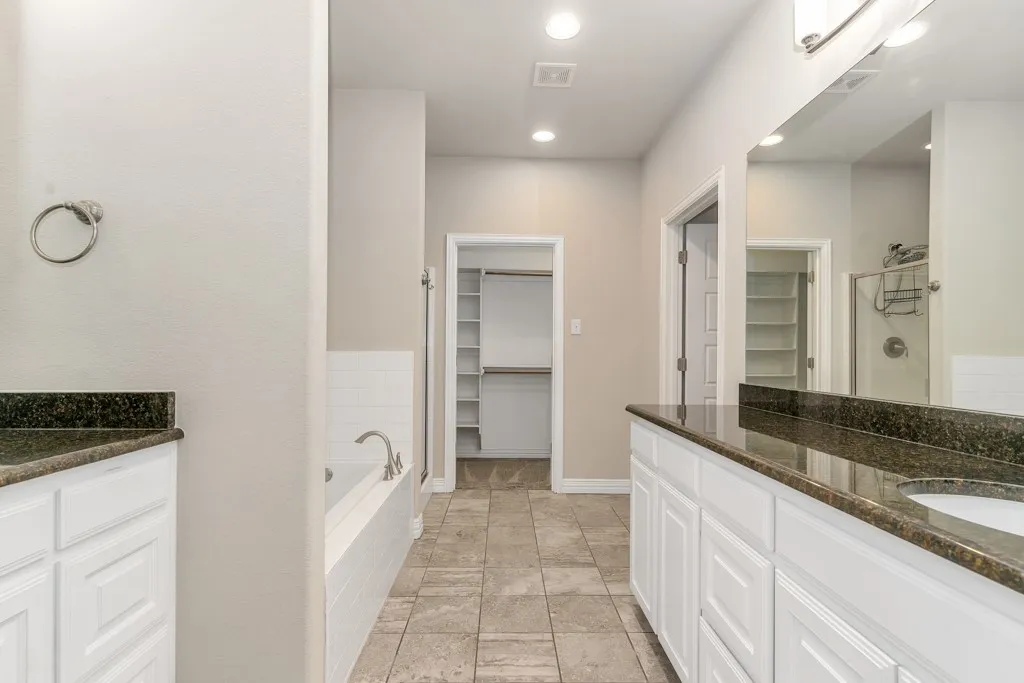 Single Family Residence For Sale in Johnson County , 808 Chestnut Grove Drive, Cleburne, Texas 76033, 3 Bedroom, 2 Bathroom, 2 Garage spaces, 2,074 Sqft, built in 2017, mls#21325732, Real Estate Agent in Cleburne, Homes For Sale in Johnson county, Homes For Sale in Cleburne, Realtor in Cleburne Texas, Real Estate Brokerage Independent Realty Texas, Luminita Cordes Realtor