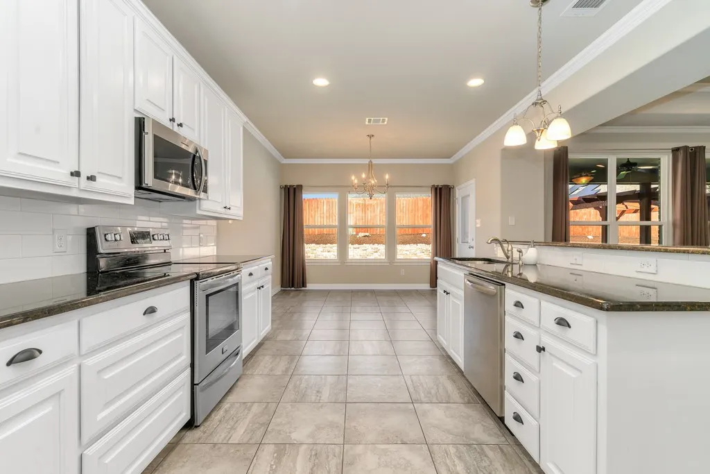 Single Family Residence For Sale in Johnson County , 808 Chestnut Grove Drive, Cleburne, Texas 76033, 3 Bedroom, 2 Bathroom, 2 Garage spaces, 2,074 Sqft, built in 2017, mls#21325732, Real Estate Agent in Cleburne, Homes For Sale in Johnson county, Homes For Sale in Cleburne, Realtor in Cleburne Texas, Real Estate Brokerage Independent Realty Texas, Luminita Cordes Realtor
