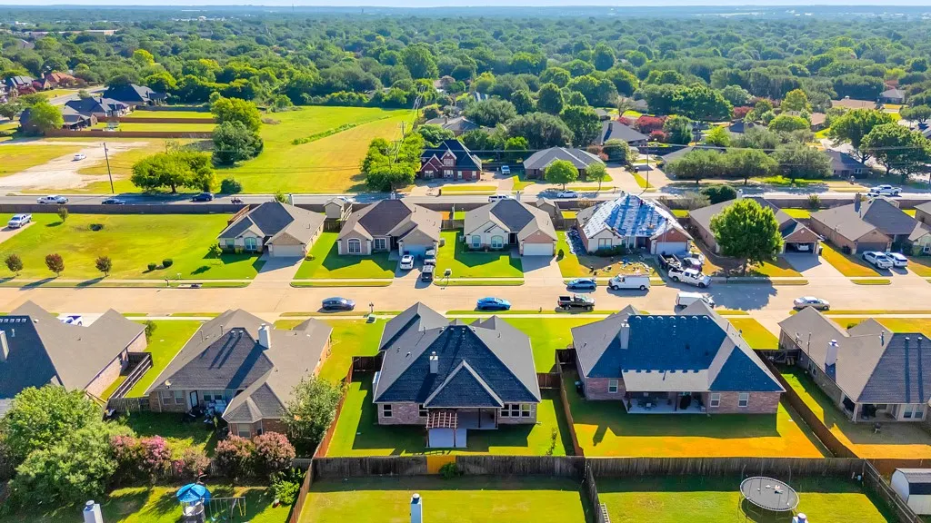 Single Family Residence For Sale in Johnson County , 808 Chestnut Grove Drive, Cleburne, Texas 76033, 3 Bedroom, 2 Bathroom, 2 Garage spaces, 2,074 Sqft, built in 2017, mls#21325732, Real Estate Agent in Cleburne, Homes For Sale in Johnson county, Homes For Sale in Cleburne, Realtor in Cleburne Texas, Real Estate Brokerage Independent Realty Texas, Luminita Cordes Realtor
