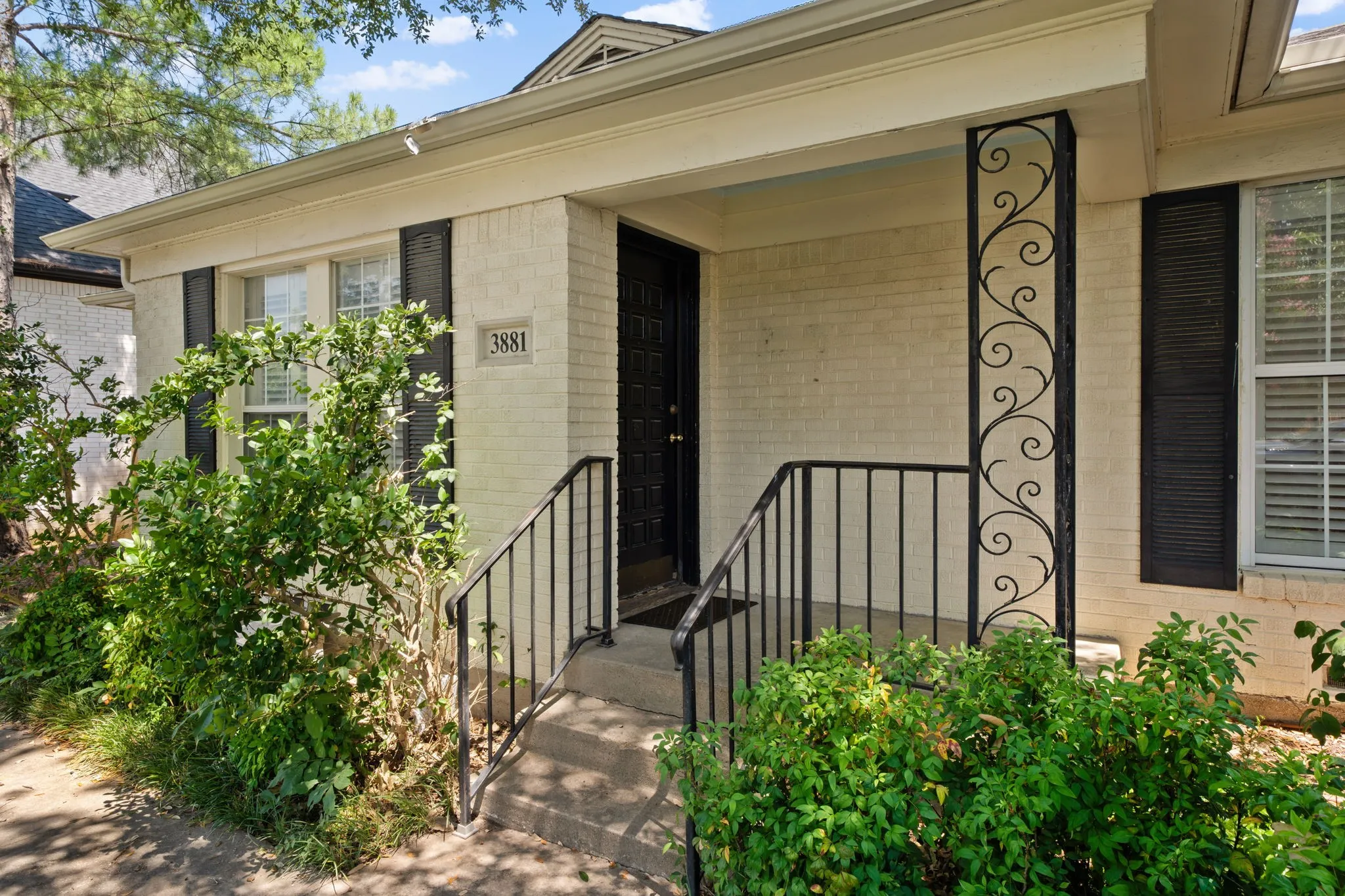 Single Family Residence For Rent in Dallas County , 3881 Gaspar Drive, Dallas, Texas 75220, 2 Bedroom, 1 Bathroom, Garage spaces, 1,103 Sqft, built in 1951, mls#21322151, Real Estate Agent in Dallas, Homes For Rent in Dallas county, Homes For Rent in Dallas, Realtor in Dallas Texas, Real Estate Brokerage Independent Realty Texas, Luminita Cordes Realtor