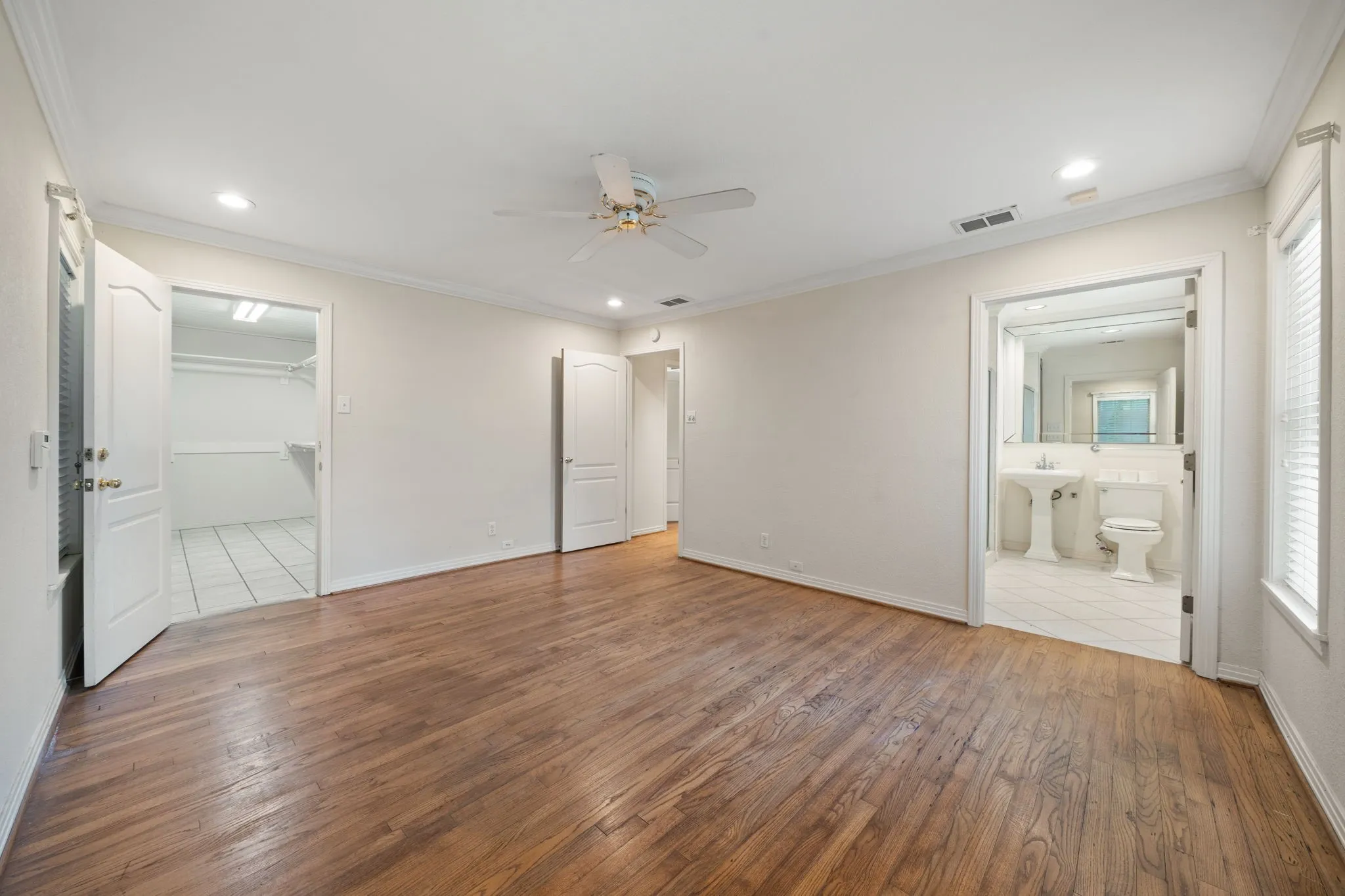 Single Family Residence For Rent in Dallas County , 3881 Gaspar Drive, Dallas, Texas 75220, 2 Bedroom, 1 Bathroom, Garage spaces, 1,103 Sqft, built in 1951, mls#21322151, Real Estate Agent in Dallas, Homes For Rent in Dallas county, Homes For Rent in Dallas, Realtor in Dallas Texas, Real Estate Brokerage Independent Realty Texas, Luminita Cordes Realtor