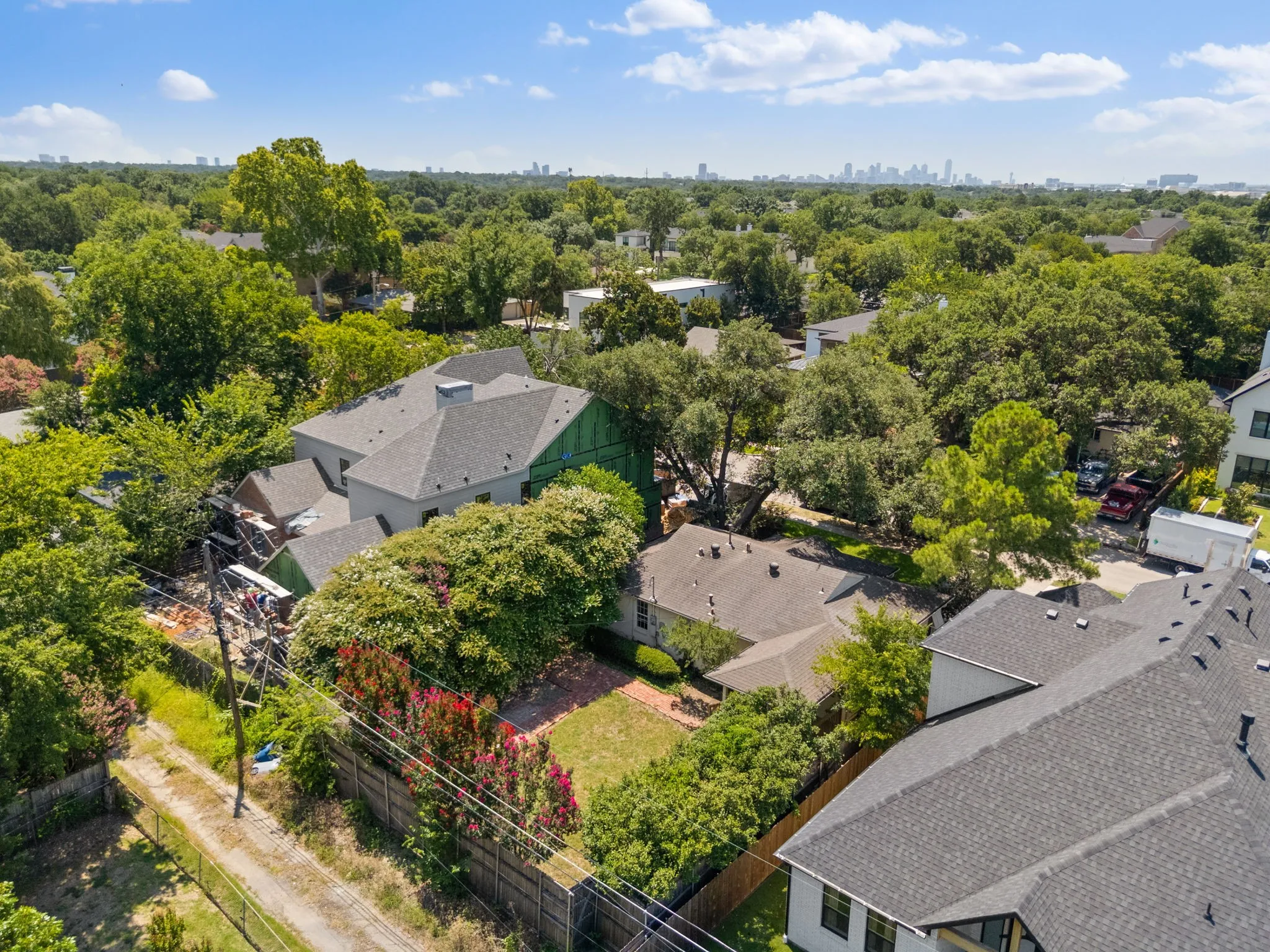 Single Family Residence For Rent in Dallas County , 3881 Gaspar Drive, Dallas, Texas 75220, 2 Bedroom, 1 Bathroom, Garage spaces, 1,103 Sqft, built in 1951, mls#21322151, Real Estate Agent in Dallas, Homes For Rent in Dallas county, Homes For Rent in Dallas, Realtor in Dallas Texas, Real Estate Brokerage Independent Realty Texas, Luminita Cordes Realtor