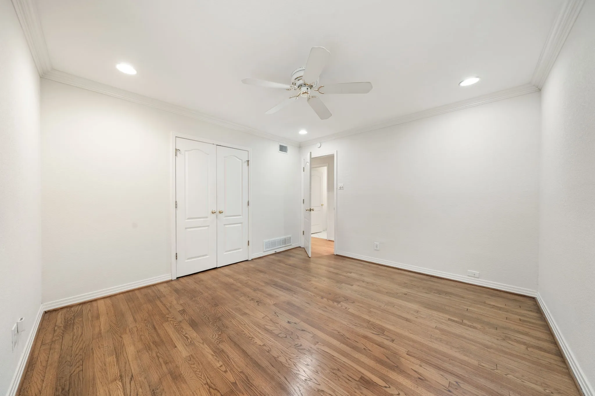 Single Family Residence For Rent in Dallas County , 3881 Gaspar Drive, Dallas, Texas 75220, 2 Bedroom, 1 Bathroom, Garage spaces, 1,103 Sqft, built in 1951, mls#21322151, Real Estate Agent in Dallas, Homes For Rent in Dallas county, Homes For Rent in Dallas, Realtor in Dallas Texas, Real Estate Brokerage Independent Realty Texas, Luminita Cordes Realtor