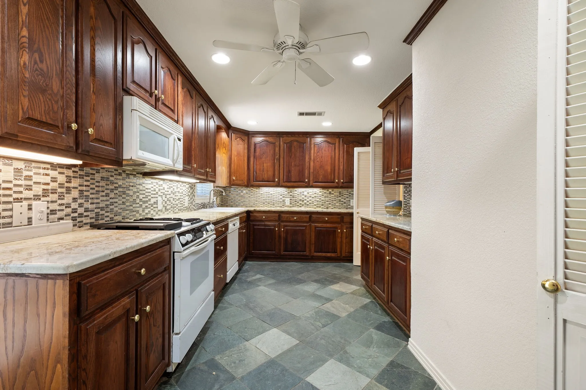 Single Family Residence For Rent in Dallas County , 3881 Gaspar Drive, Dallas, Texas 75220, 2 Bedroom, 1 Bathroom, Garage spaces, 1,103 Sqft, built in 1951, mls#21322151, Real Estate Agent in Dallas, Homes For Rent in Dallas county, Homes For Rent in Dallas, Realtor in Dallas Texas, Real Estate Brokerage Independent Realty Texas, Luminita Cordes Realtor