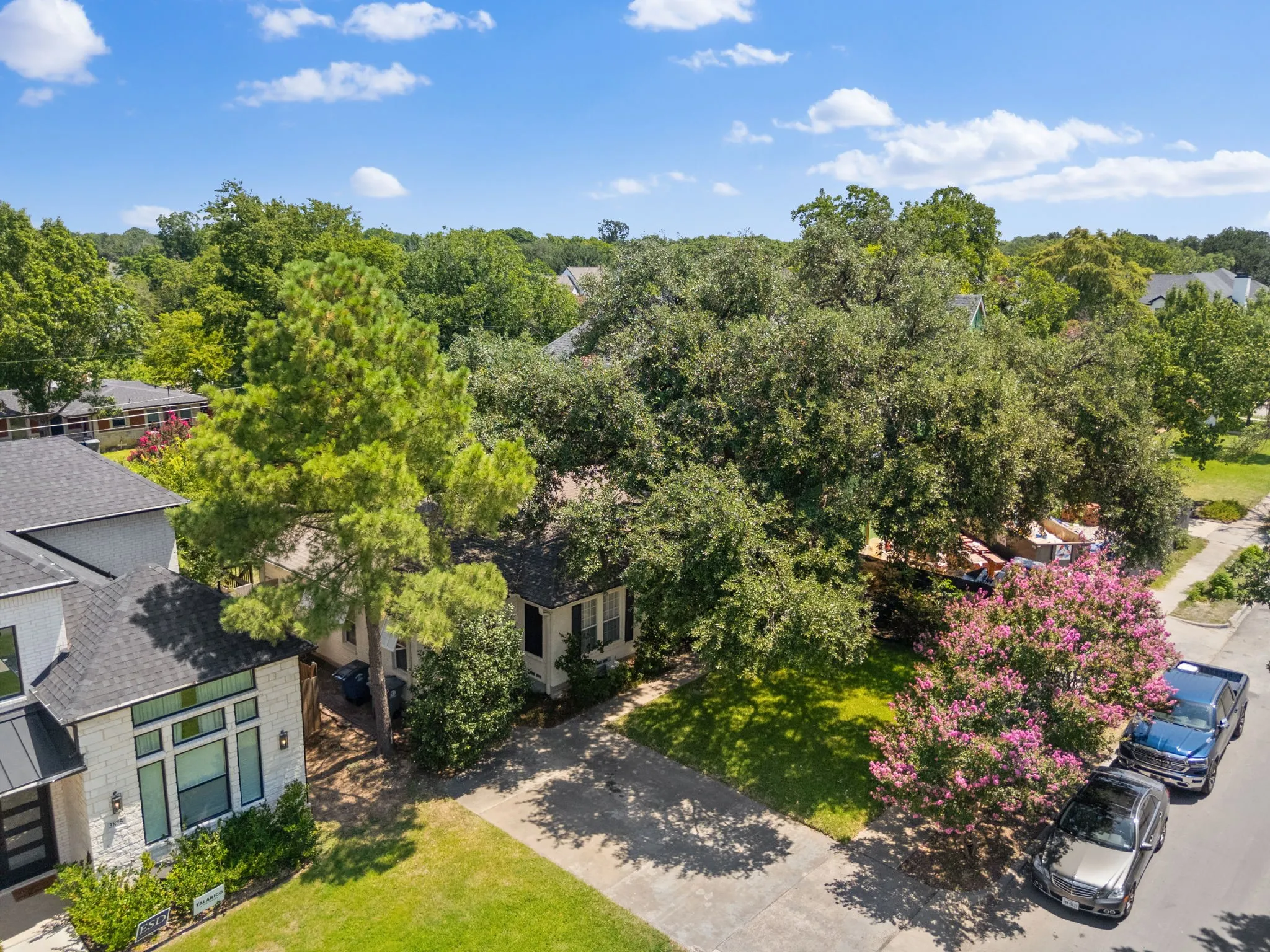 Single Family Residence For Rent in Dallas County , 3881 Gaspar Drive, Dallas, Texas 75220, 2 Bedroom, 1 Bathroom, Garage spaces, 1,103 Sqft, built in 1951, mls#21322151, Real Estate Agent in Dallas, Homes For Rent in Dallas county, Homes For Rent in Dallas, Realtor in Dallas Texas, Real Estate Brokerage Independent Realty Texas, Luminita Cordes Realtor