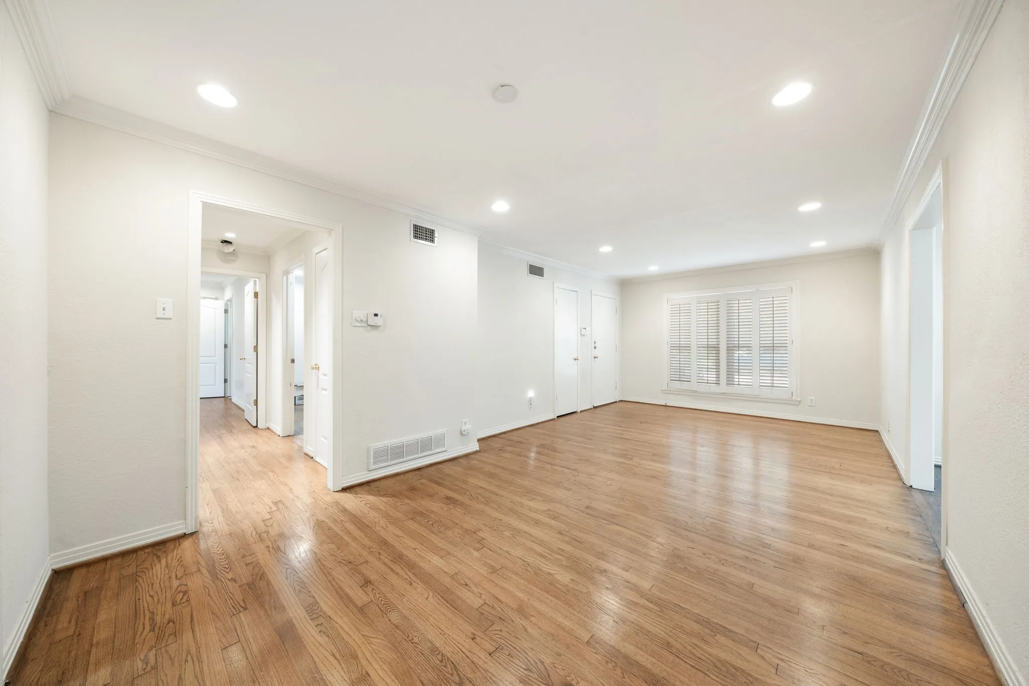 Single Family Residence For Rent in Dallas County , 3881 Gaspar Drive, Dallas, Texas 75220, 2 Bedroom, 1 Bathroom, Garage spaces, 1,103 Sqft, built in 1951, mls#21322151, Real Estate Agent in Dallas, Homes For Rent in Dallas county, Homes For Rent in Dallas, Realtor in Dallas Texas, Real Estate Brokerage Independent Realty Texas, Luminita Cordes Realtor