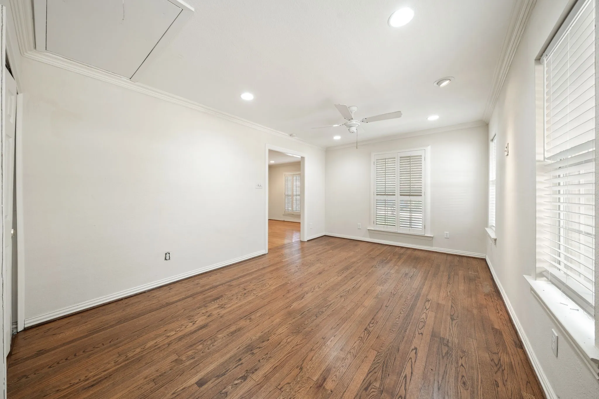 Single Family Residence For Rent in Dallas County , 3881 Gaspar Drive, Dallas, Texas 75220, 2 Bedroom, 1 Bathroom, Garage spaces, 1,103 Sqft, built in 1951, mls#21322151, Real Estate Agent in Dallas, Homes For Rent in Dallas county, Homes For Rent in Dallas, Realtor in Dallas Texas, Real Estate Brokerage Independent Realty Texas, Luminita Cordes Realtor