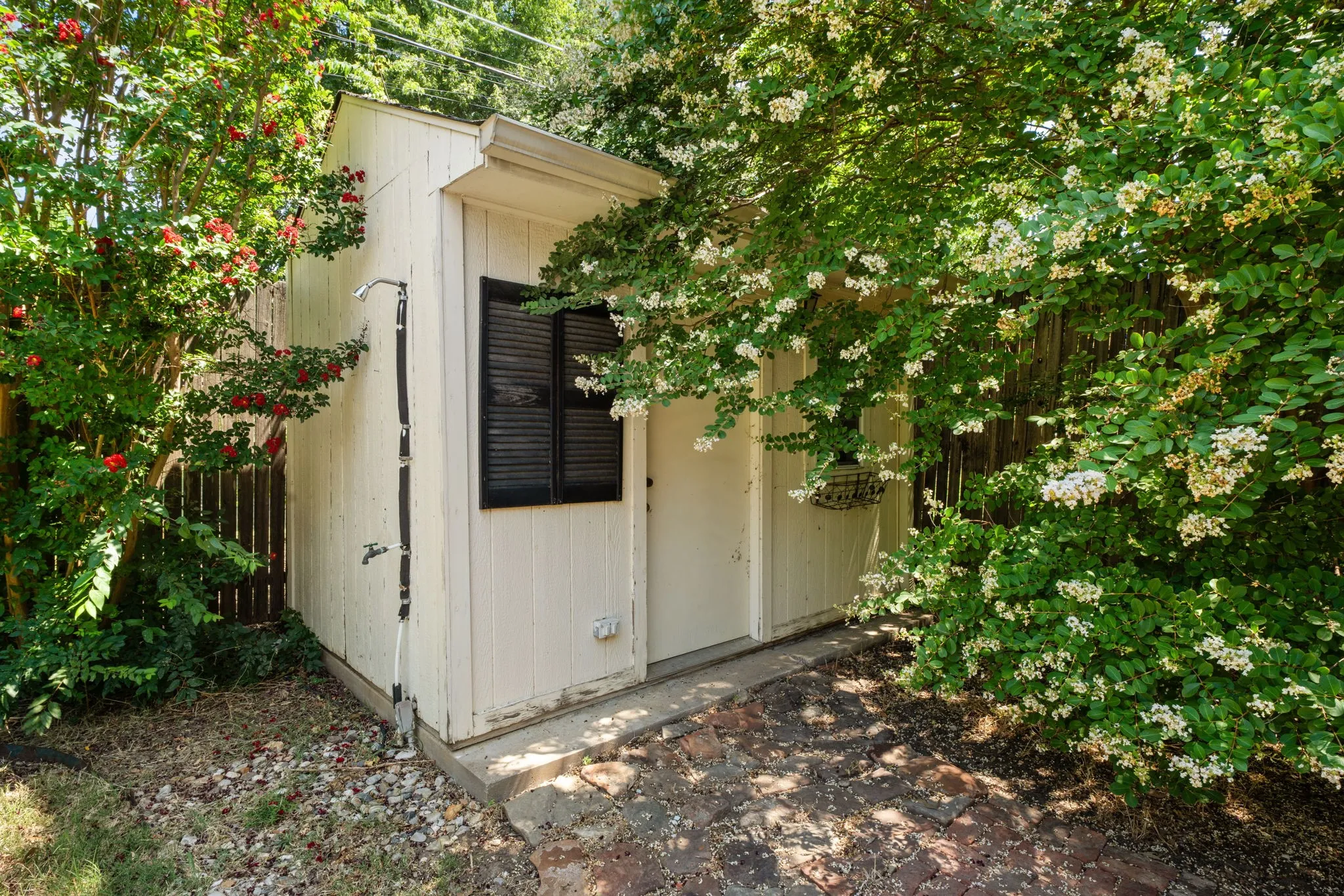 Single Family Residence For Rent in Dallas County , 3881 Gaspar Drive, Dallas, Texas 75220, 2 Bedroom, 1 Bathroom, Garage spaces, 1,103 Sqft, built in 1951, mls#21322151, Real Estate Agent in Dallas, Homes For Rent in Dallas county, Homes For Rent in Dallas, Realtor in Dallas Texas, Real Estate Brokerage Independent Realty Texas, Luminita Cordes Realtor