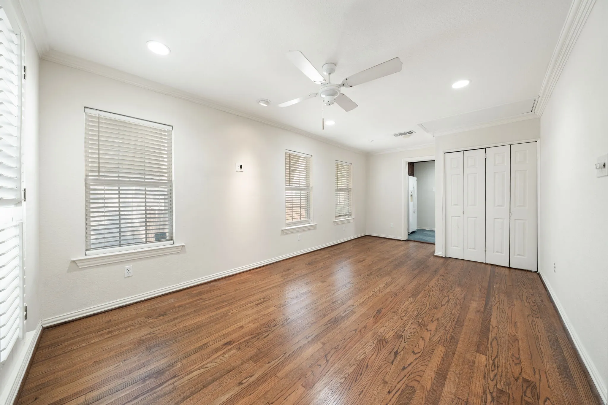Single Family Residence For Rent in Dallas County , 3881 Gaspar Drive, Dallas, Texas 75220, 2 Bedroom, 1 Bathroom, Garage spaces, 1,103 Sqft, built in 1951, mls#21322151, Real Estate Agent in Dallas, Homes For Rent in Dallas county, Homes For Rent in Dallas, Realtor in Dallas Texas, Real Estate Brokerage Independent Realty Texas, Luminita Cordes Realtor