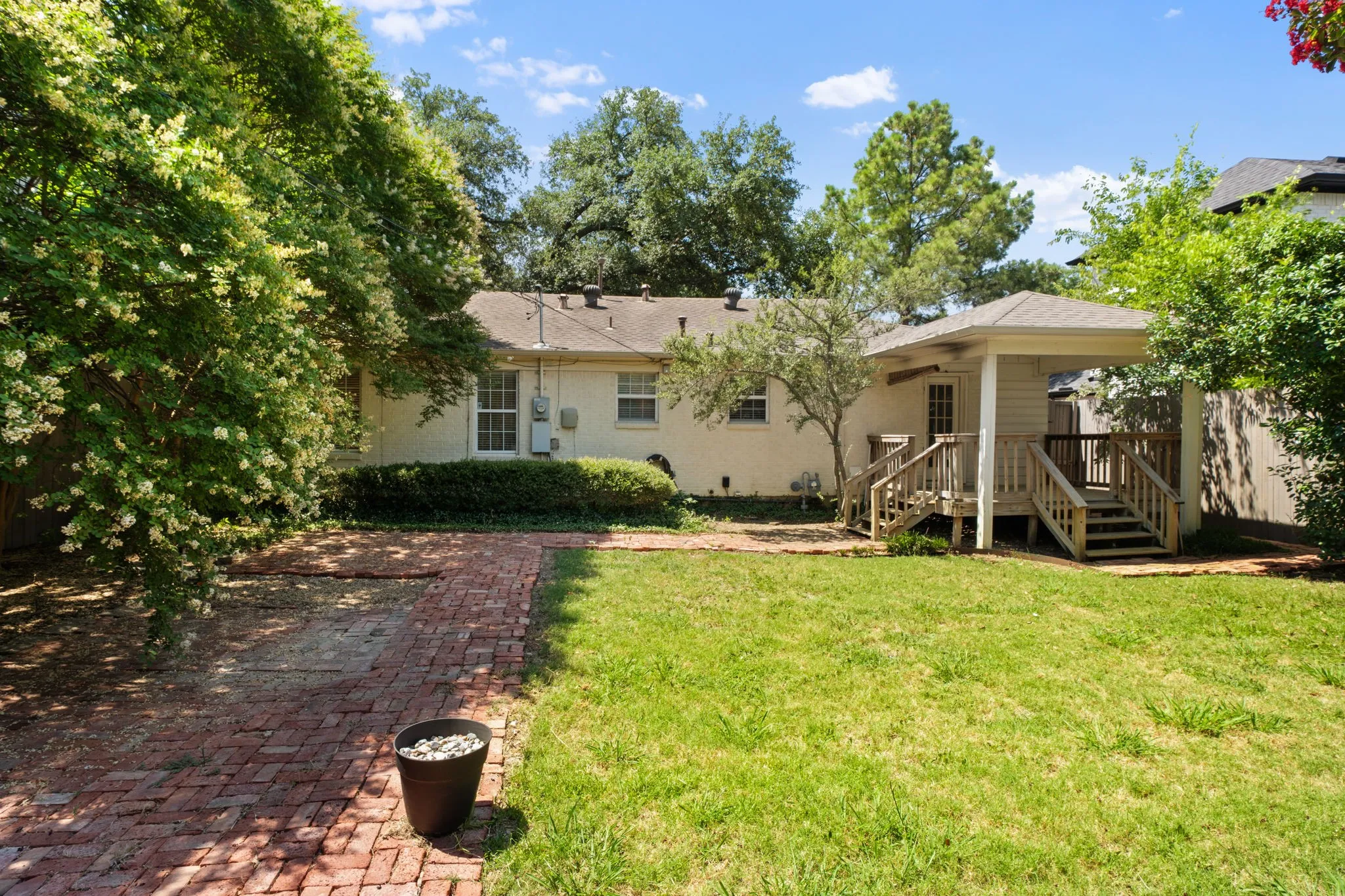 Single Family Residence For Rent in Dallas County , 3881 Gaspar Drive, Dallas, Texas 75220, 2 Bedroom, 1 Bathroom, Garage spaces, 1,103 Sqft, built in 1951, mls#21322151, Real Estate Agent in Dallas, Homes For Rent in Dallas county, Homes For Rent in Dallas, Realtor in Dallas Texas, Real Estate Brokerage Independent Realty Texas, Luminita Cordes Realtor