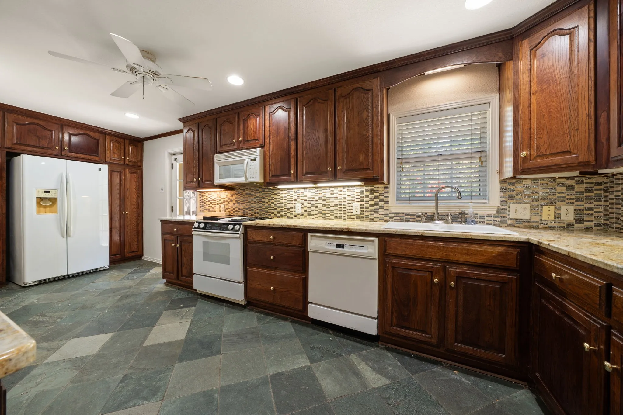 Single Family Residence For Rent in Dallas County , 3881 Gaspar Drive, Dallas, Texas 75220, 2 Bedroom, 1 Bathroom, Garage spaces, 1,103 Sqft, built in 1951, mls#21322151, Real Estate Agent in Dallas, Homes For Rent in Dallas county, Homes For Rent in Dallas, Realtor in Dallas Texas, Real Estate Brokerage Independent Realty Texas, Luminita Cordes Realtor