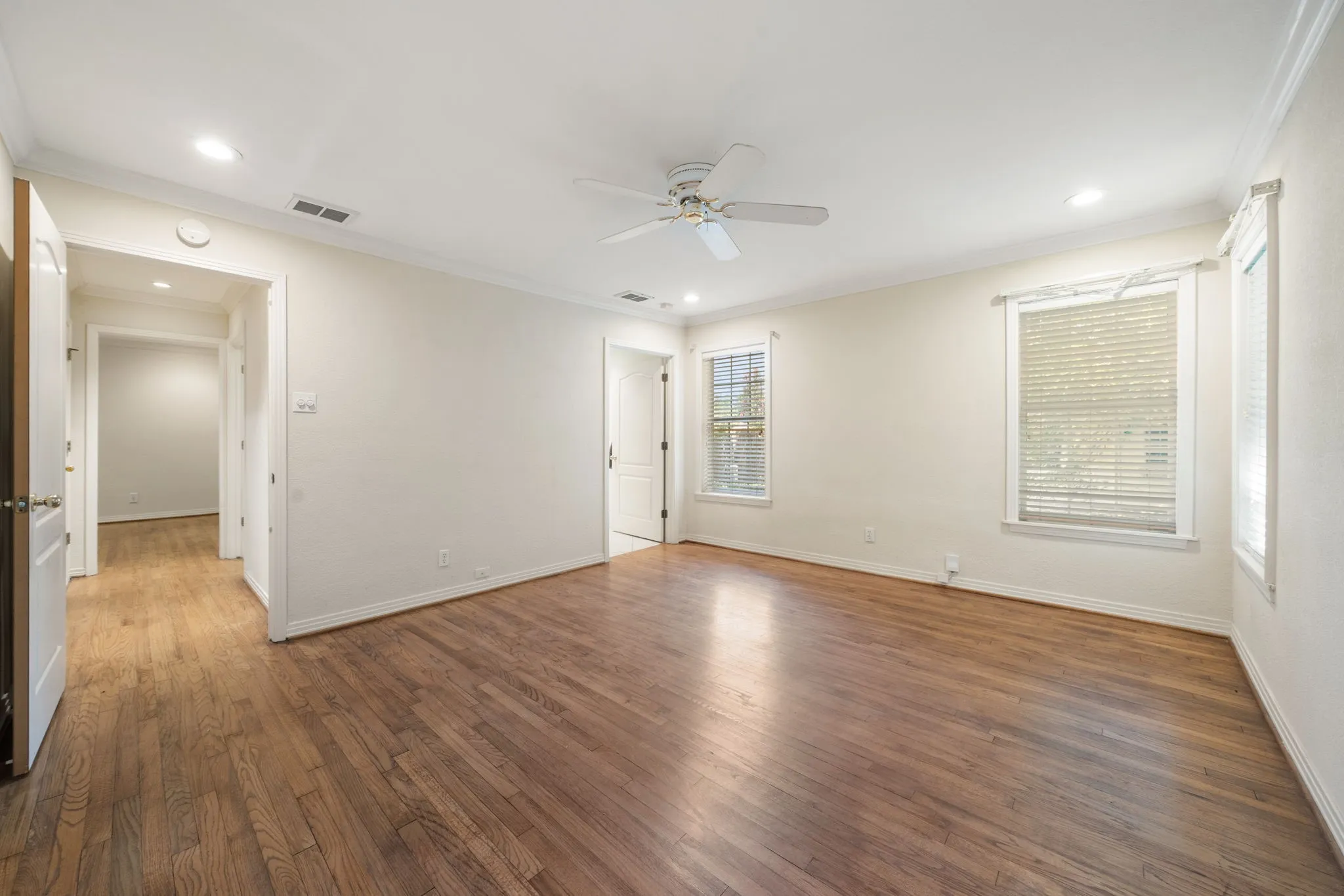 Single Family Residence For Rent in Dallas County , 3881 Gaspar Drive, Dallas, Texas 75220, 2 Bedroom, 1 Bathroom, Garage spaces, 1,103 Sqft, built in 1951, mls#21322151, Real Estate Agent in Dallas, Homes For Rent in Dallas county, Homes For Rent in Dallas, Realtor in Dallas Texas, Real Estate Brokerage Independent Realty Texas, Luminita Cordes Realtor