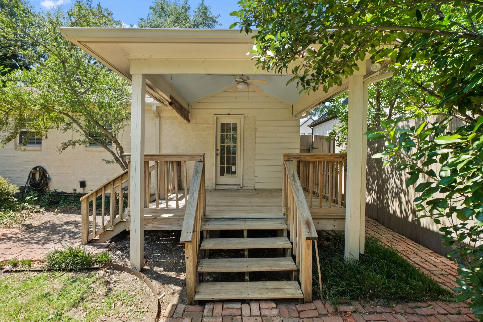 Single Family Residence For Rent in Dallas County , 3881 Gaspar Drive, Dallas, Texas 75220, 2 Bedroom, 1 Bathroom, Garage spaces, 1,103 Sqft, built in 1951, mls#21322151, Real Estate Agent in Dallas, Homes For Rent in Dallas county, Homes For Rent in Dallas, Realtor in Dallas Texas, Real Estate Brokerage Independent Realty Texas, Luminita Cordes Realtor