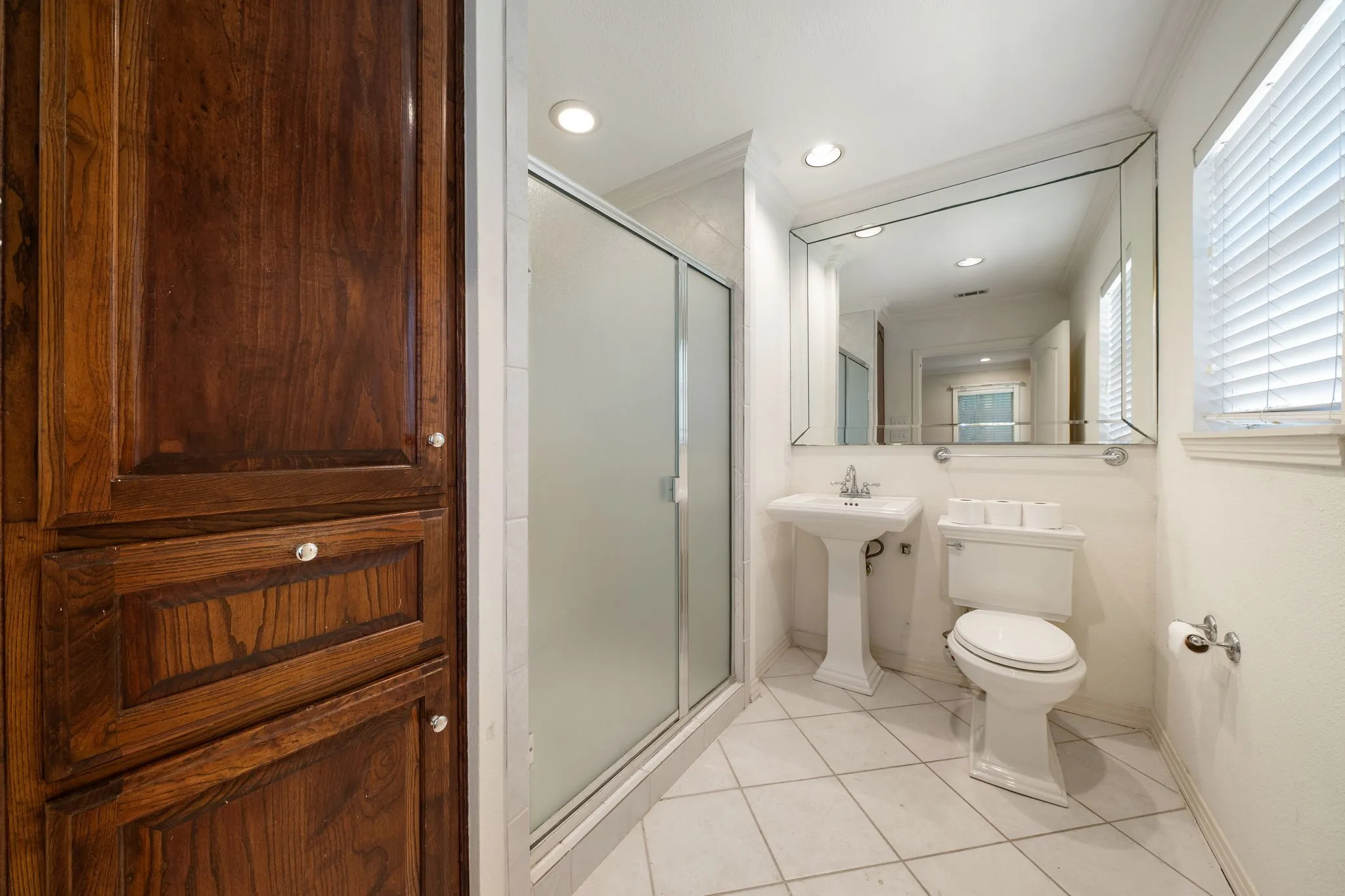 Single Family Residence For Rent in Dallas County , 3881 Gaspar Drive, Dallas, Texas 75220, 2 Bedroom, 1 Bathroom, Garage spaces, 1,103 Sqft, built in 1951, mls#21322151, Real Estate Agent in Dallas, Homes For Rent in Dallas county, Homes For Rent in Dallas, Realtor in Dallas Texas, Real Estate Brokerage Independent Realty Texas, Luminita Cordes Realtor